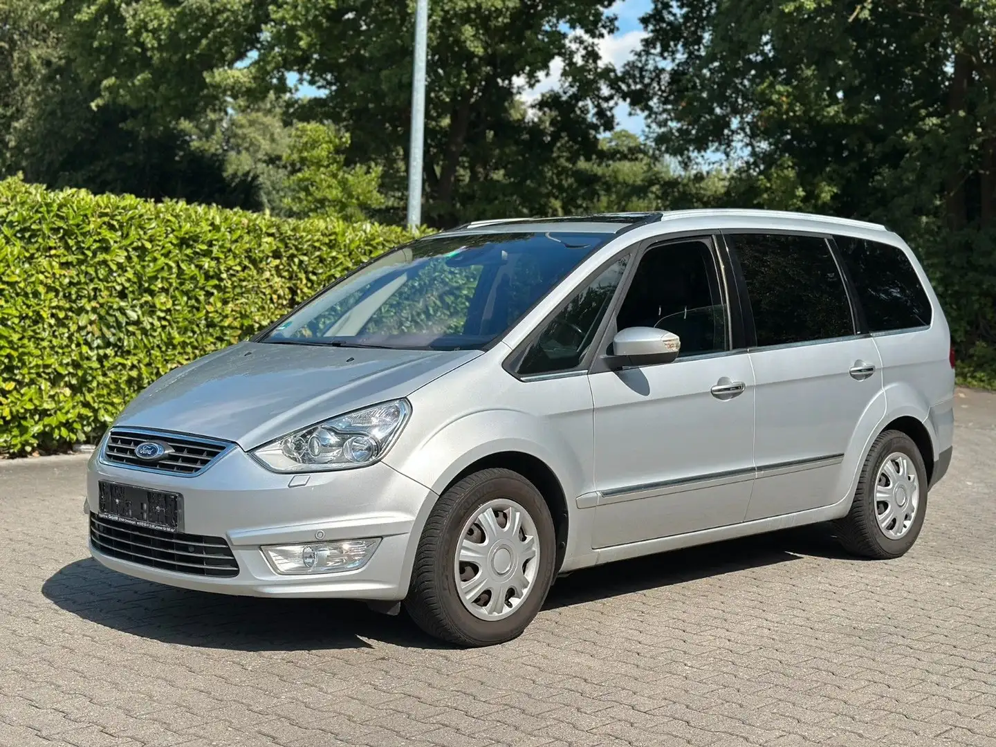 Ford Galaxy Titanium 2-Zonen*Pano*Xenon*7-Sitzer* Серебристый - 1