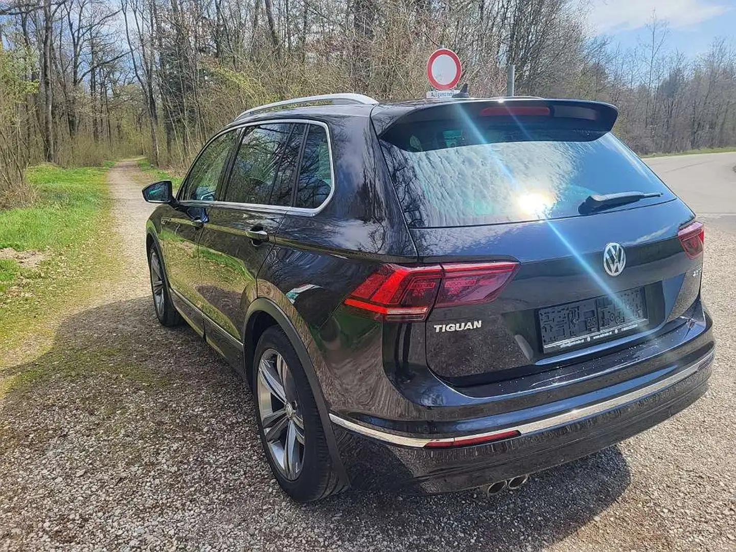 Volkswagen Tiguan Tiguan 2,0 TDI SCR Highline Schwarz - 2