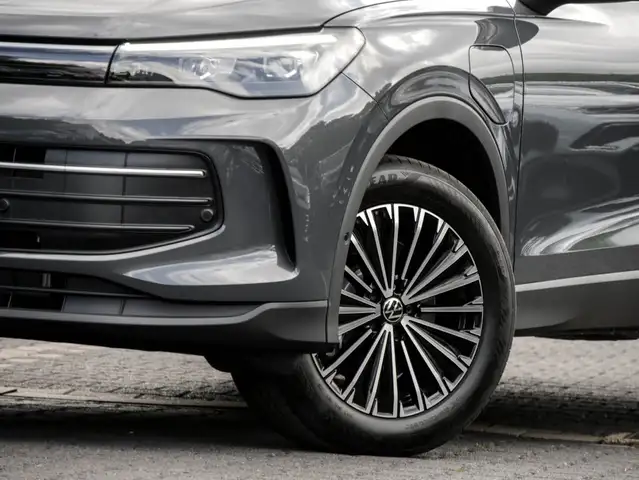 Volkswagen Tiguan view 5