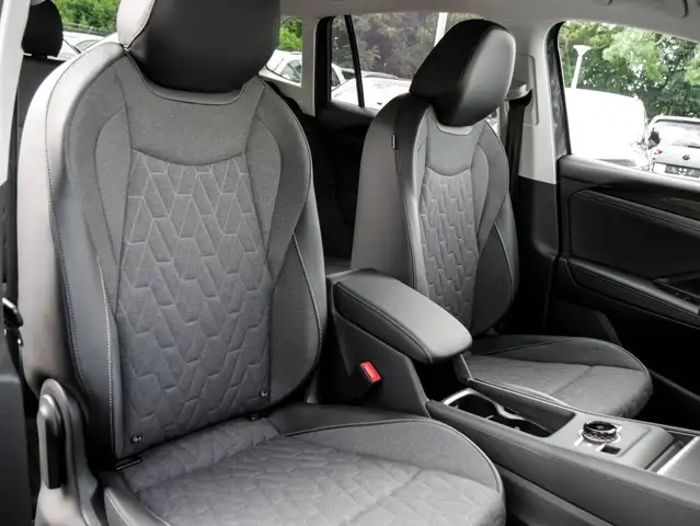 Volkswagen Tiguan view 6