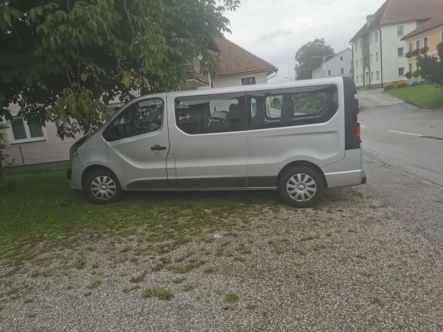 Opel Vivaro Vivaro Combi L2H1 1,6 BiTurbo CDTI ecoflex 2,9t Start/Stop Silber - 2