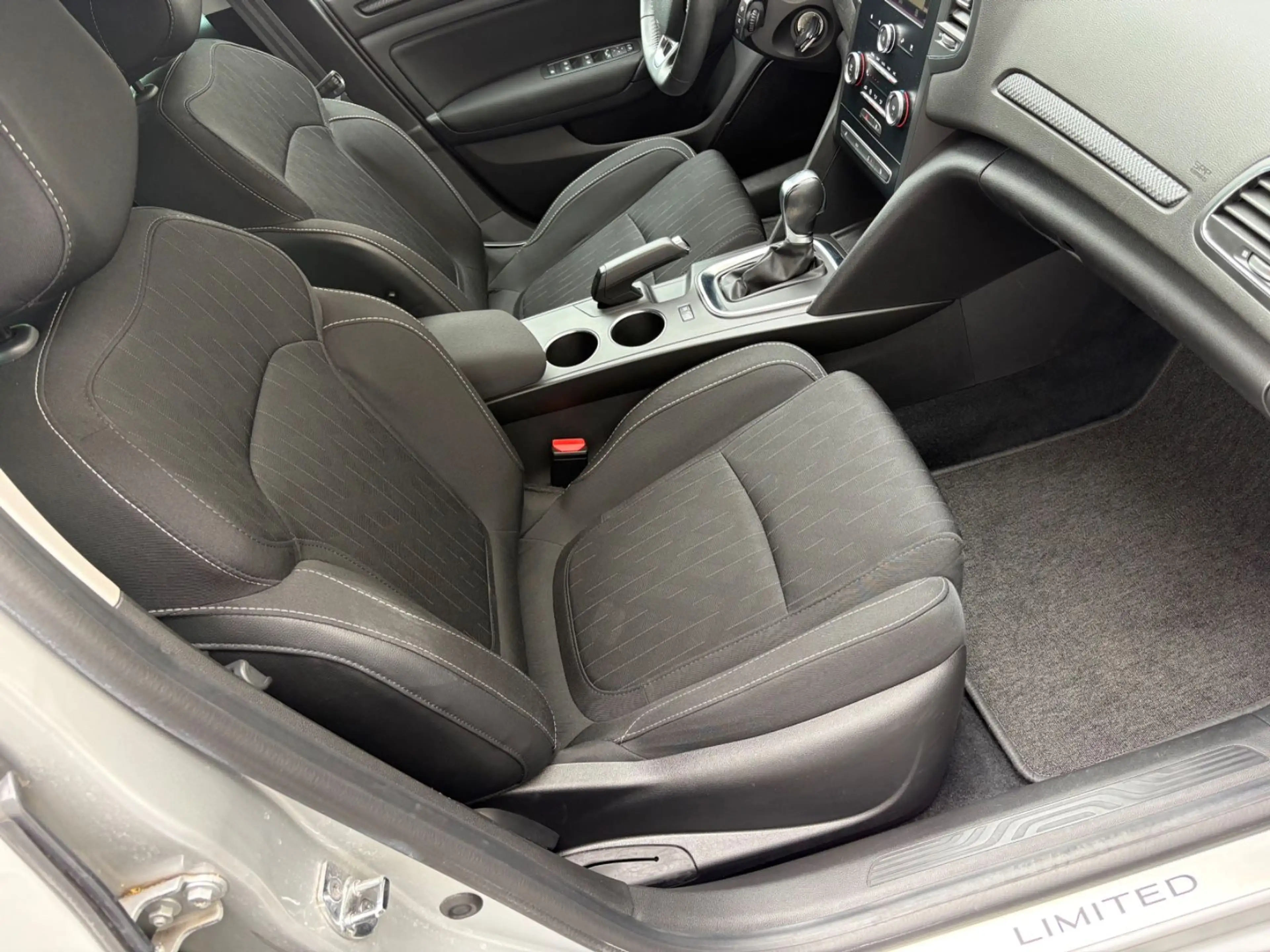Renault Megane Lim.*Limited*AUTOMATIK*LED*KAMERA*NAVI* — photo 11