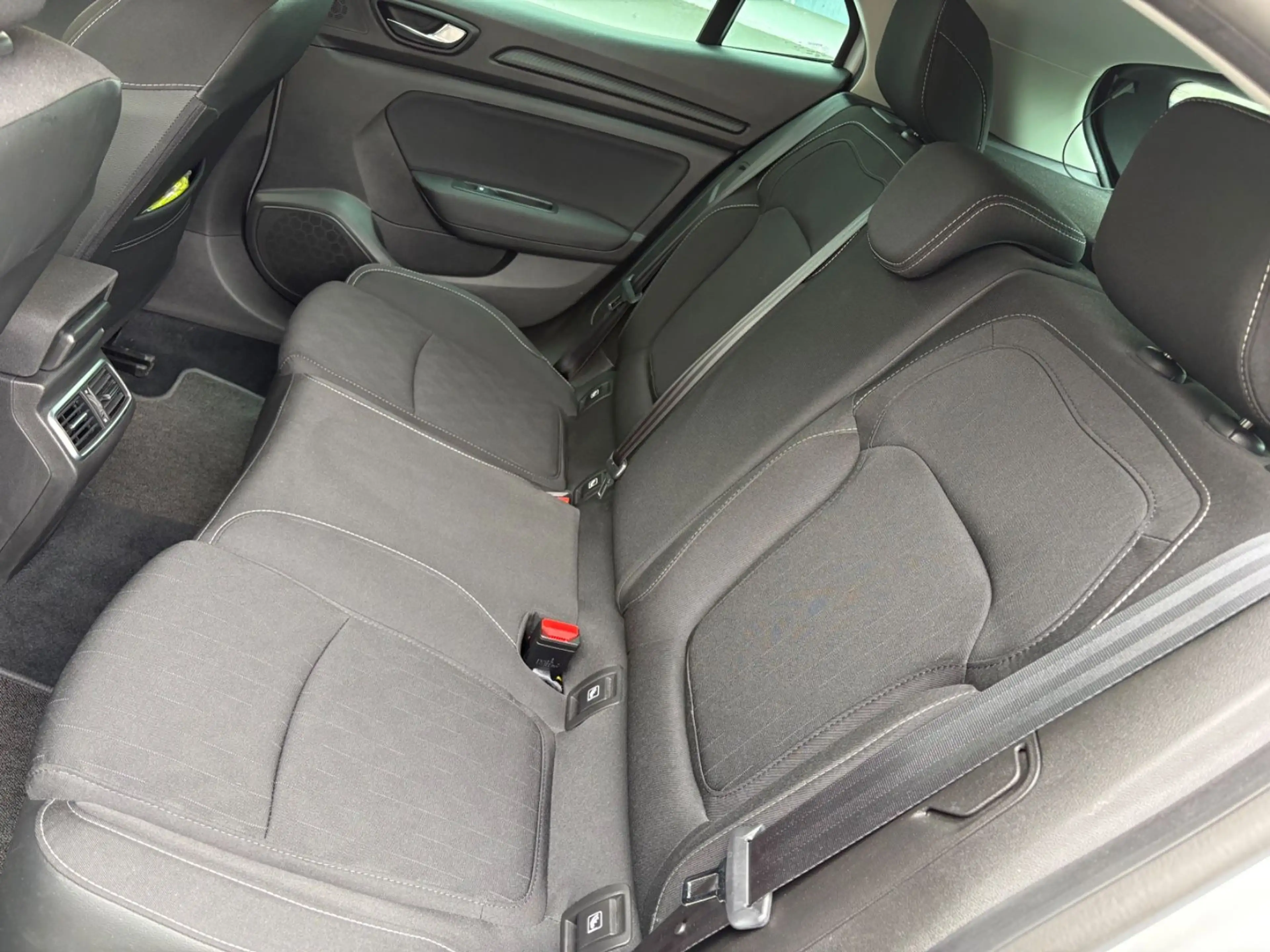 Renault Megane Lim.*Limited*AUTOMATIK*LED*KAMERA*NAVI* — photo 12