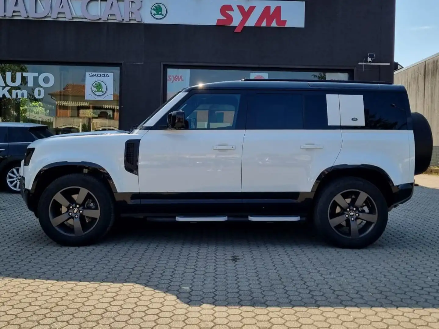 Land Rover Defender Defender 3.0d X-Dynamic 250cv Bianco - 2
