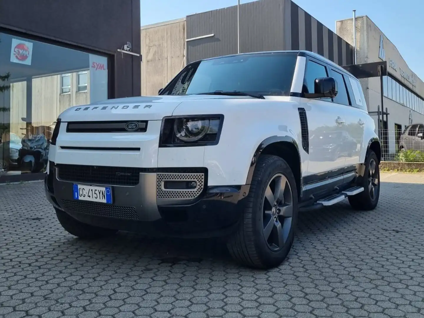 Land Rover Defender Defender 3.0d X-Dynamic 250cv Bianco - 1