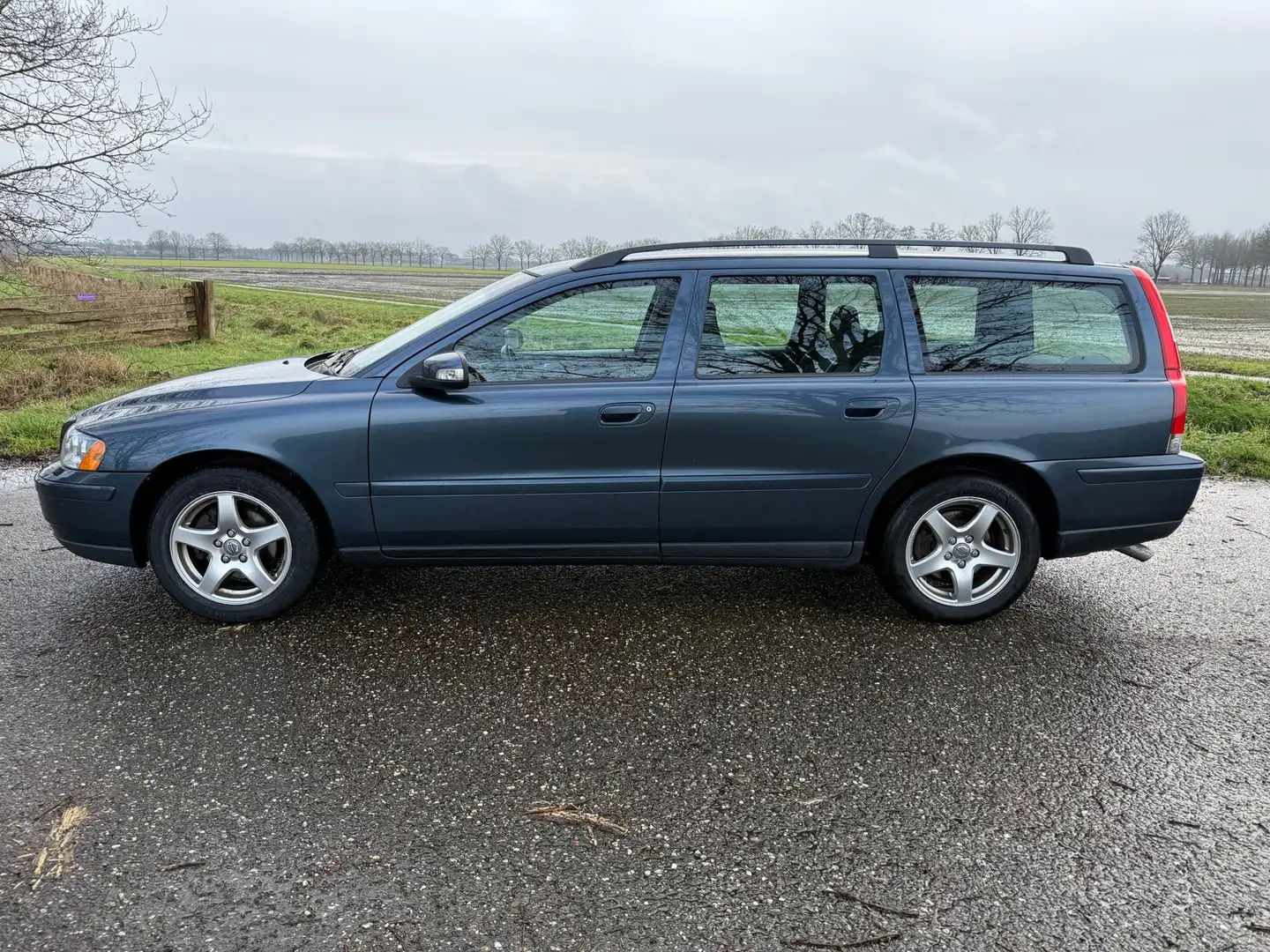Volvo V70 2.4 youngtimer automaat Azul - 2
