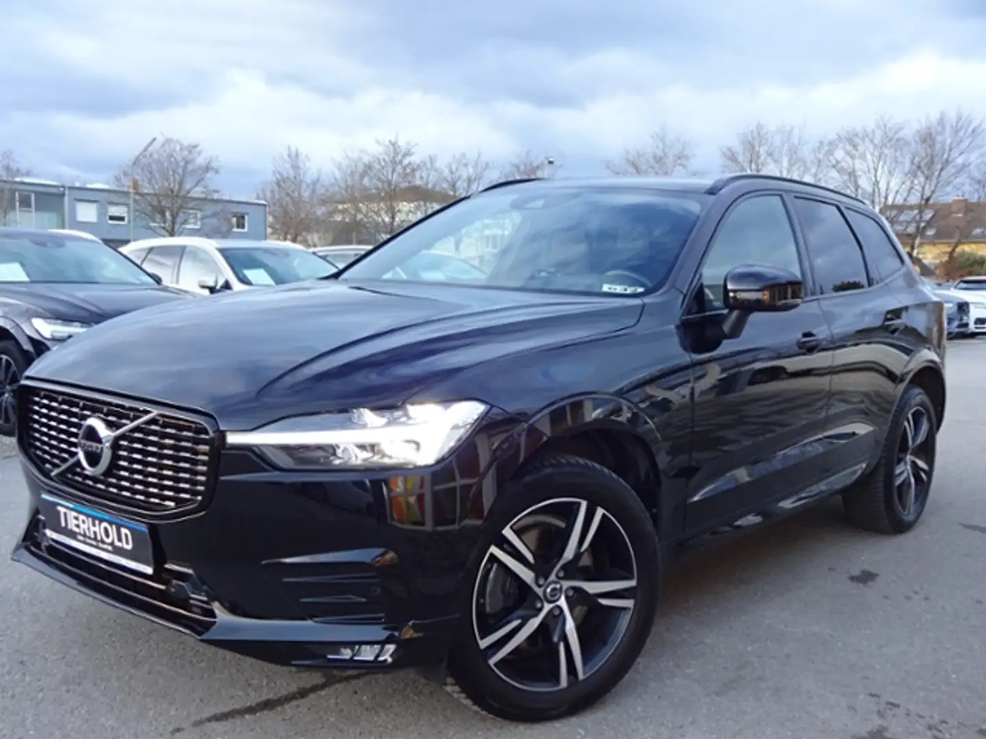 Volvo XC60 B4 R Design 2WD Pano Allwetterreifen 19" Schwarz - 2