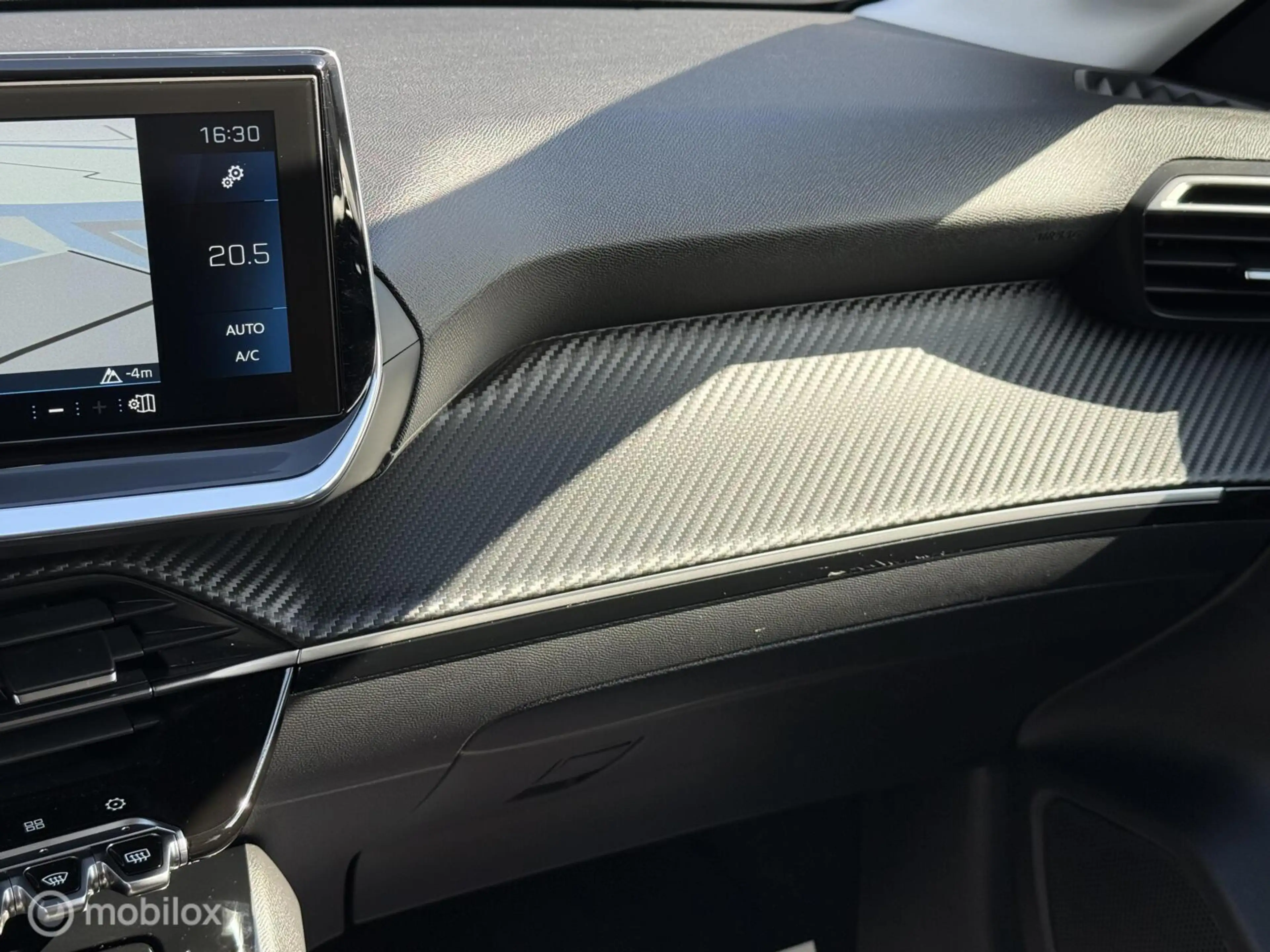Peugeot 208 1.2 PureTech Blue Lease Allure Camera Trekhk LED — photo 34
