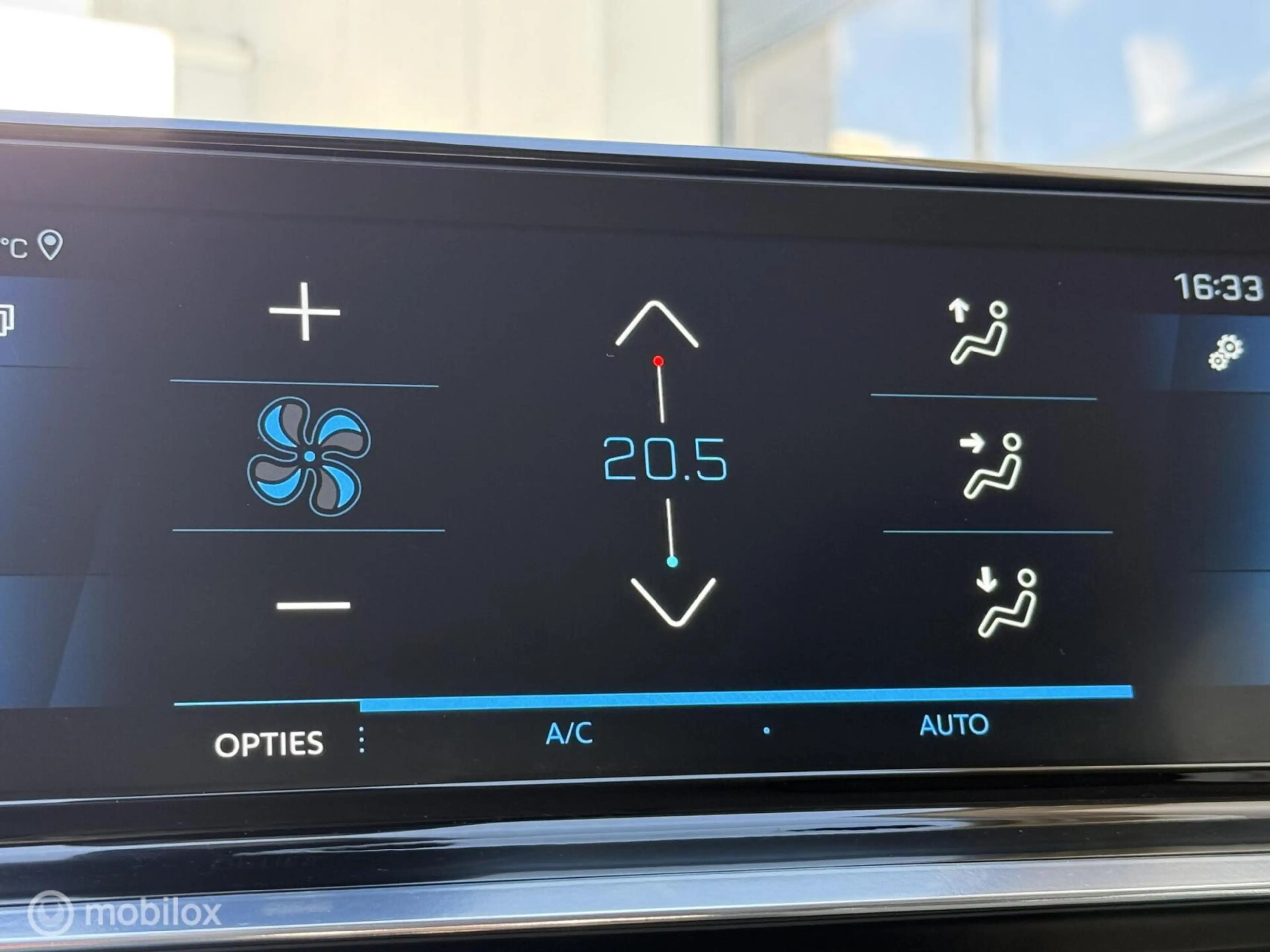 Peugeot 208 1.2 PureTech Blue Lease Allure Camera Trekhk LED — photo 42