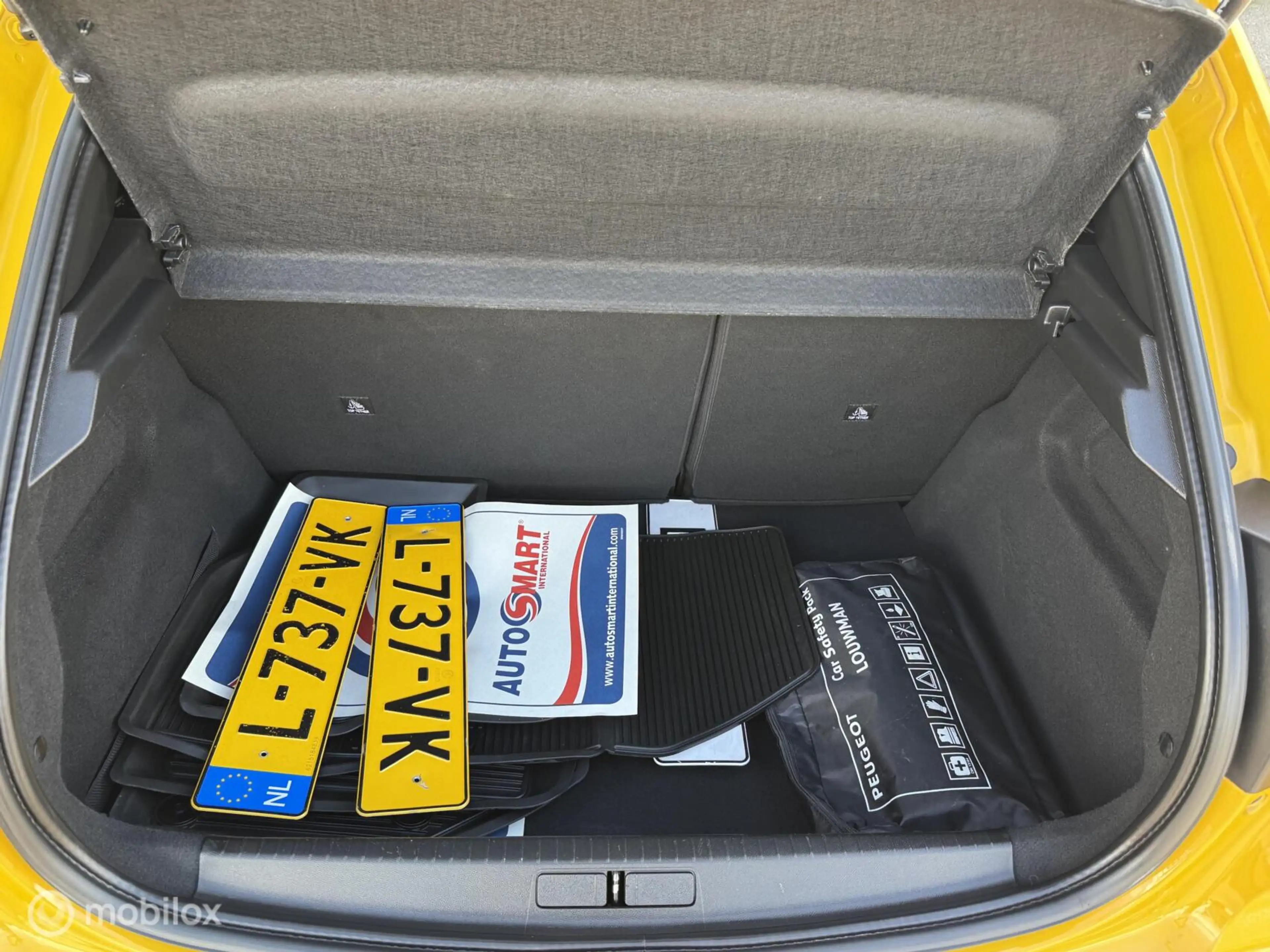 Peugeot 208 1.2 PureTech Blue Lease Allure Camera Trekhk LED — photo 7