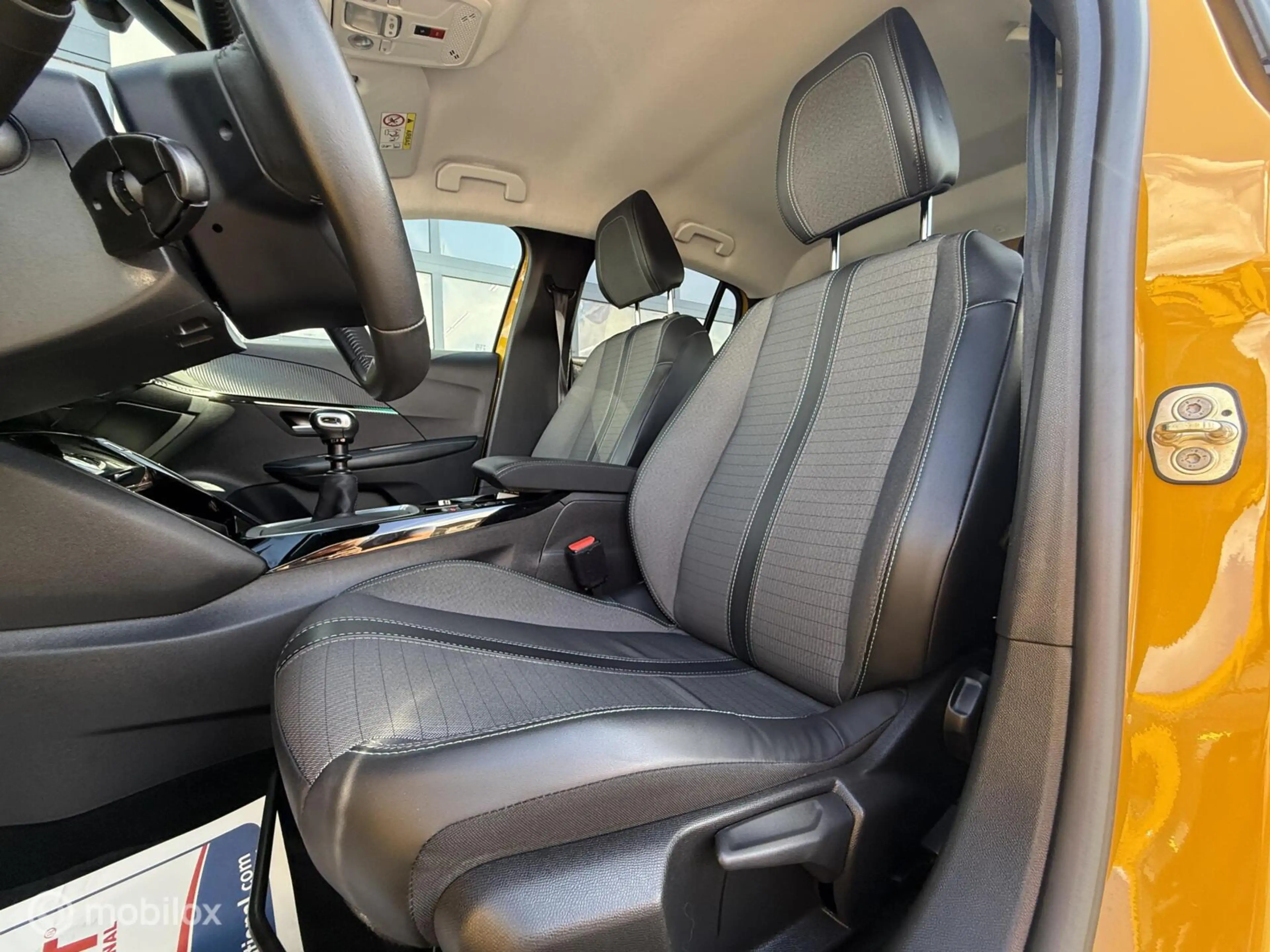 Peugeot 208 1.2 PureTech Blue Lease Allure Camera Trekhk LED — photo 4