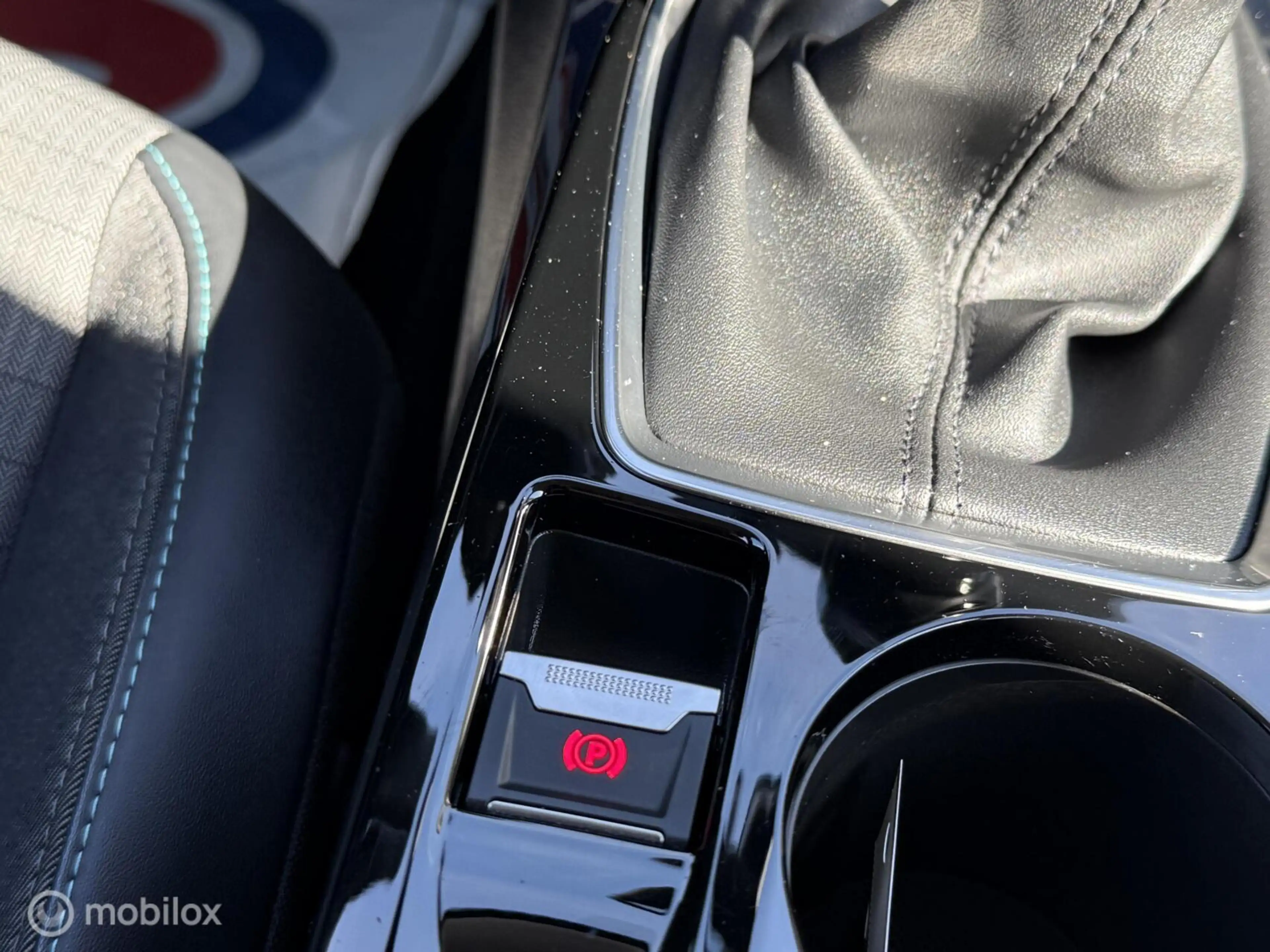Peugeot 208 1.2 PureTech Blue Lease Allure Camera Trekhk LED — photo 35