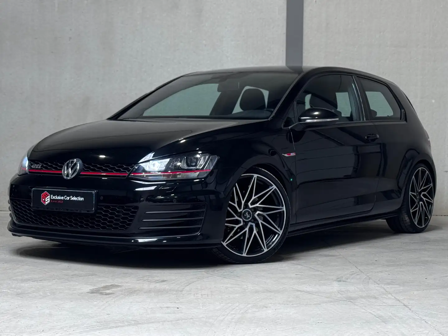 Volkswagen Golf GTI 2.0 TSI Black - 1