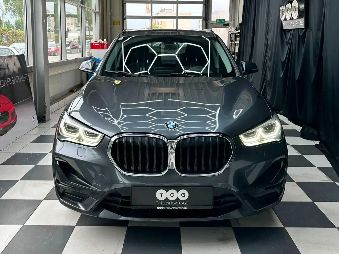 BMW X1 sDrive 18 d Sport Line Grau - 2