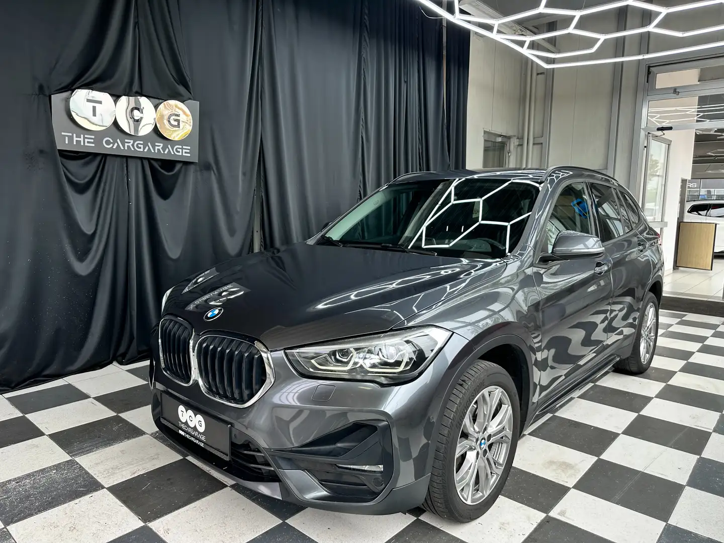BMW X1 sDrive 18 d Sport Line Grau - 1