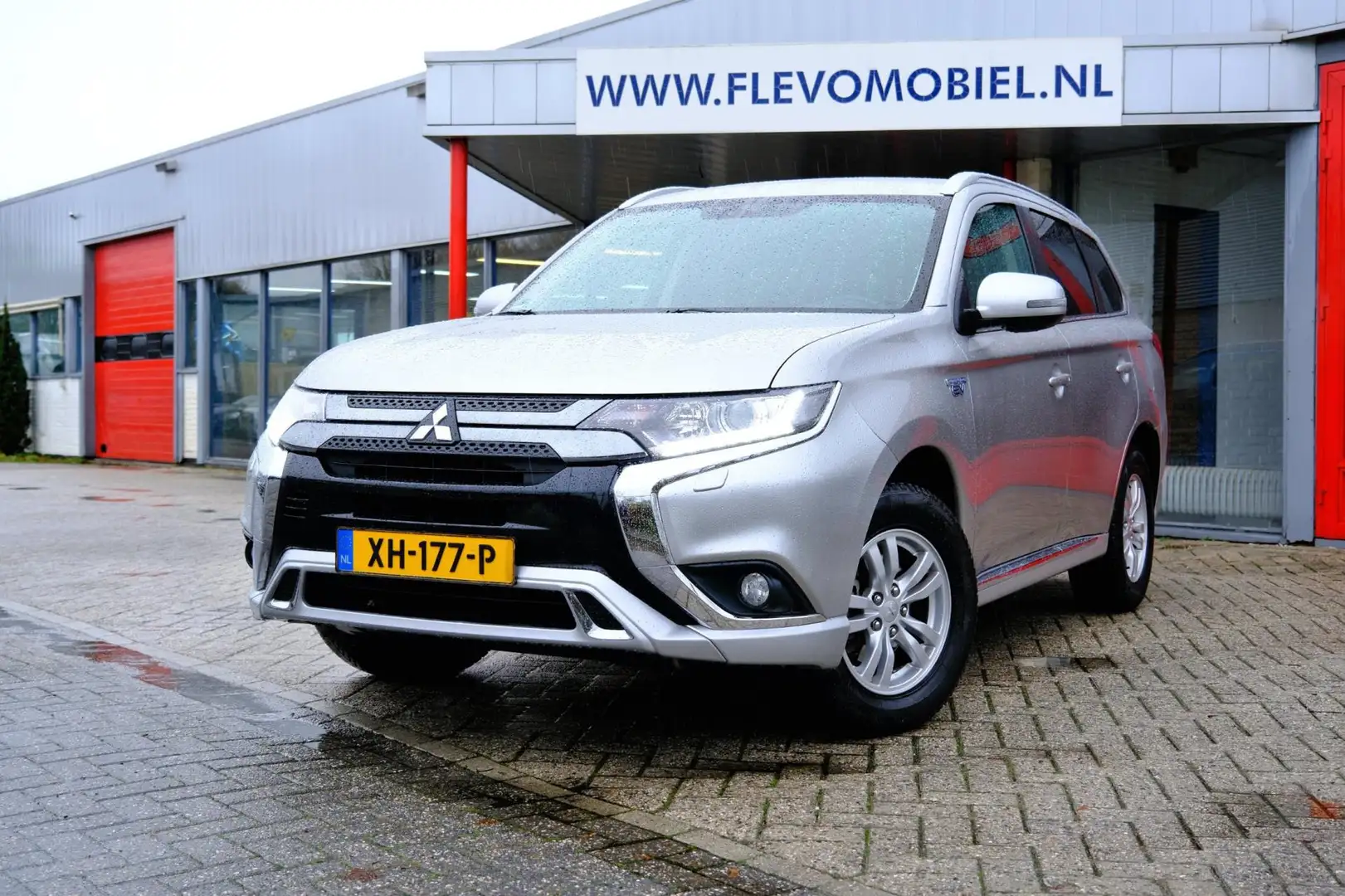 Mitsubishi Outlander 2.4 PHEV Pure AWD Aut. Leder-Alcantara|Clima|Cam|L Gri - 1