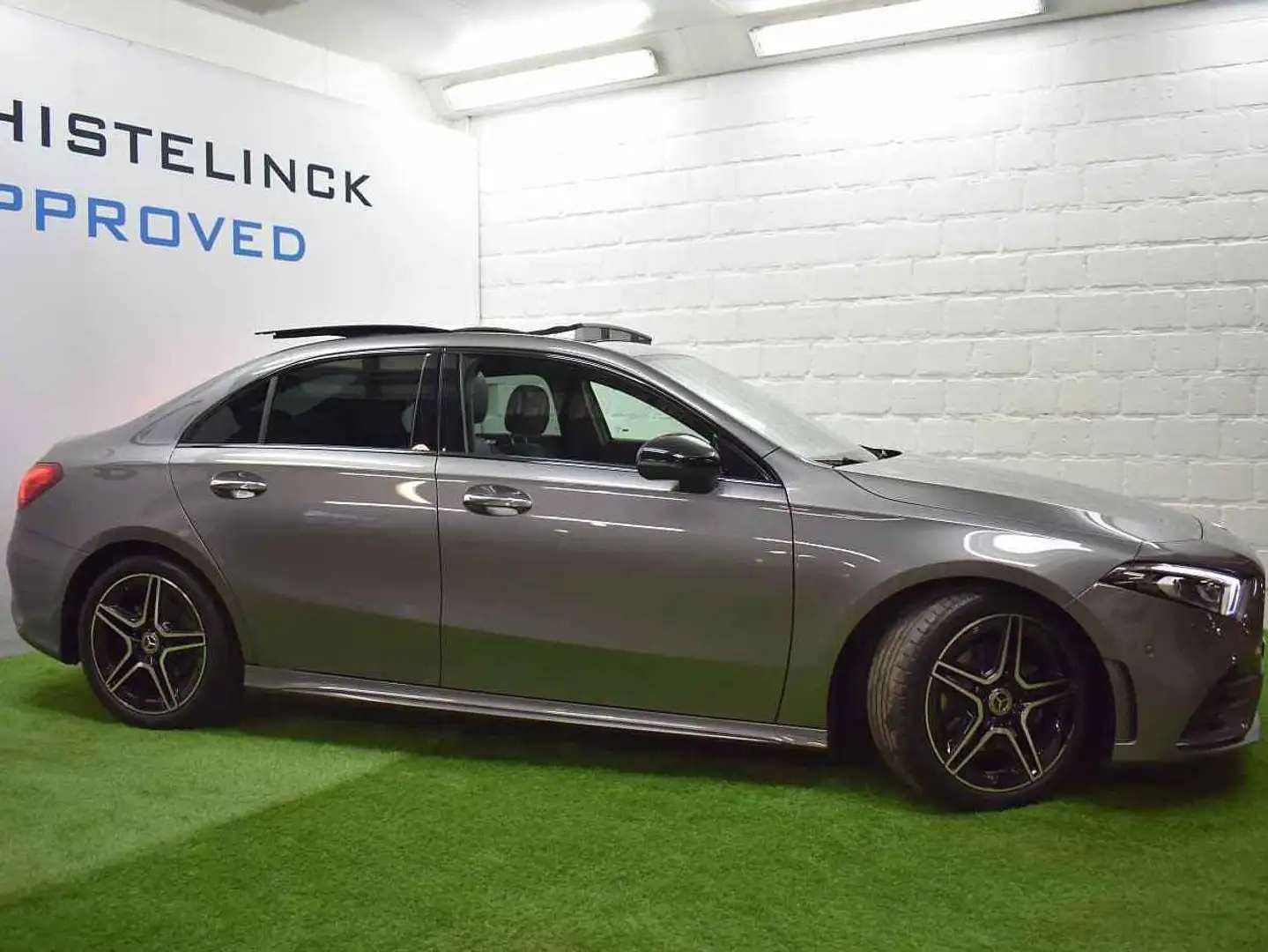 Mercedes-Benz A 180 A Sedan 180 d AMG Line Gris - 1