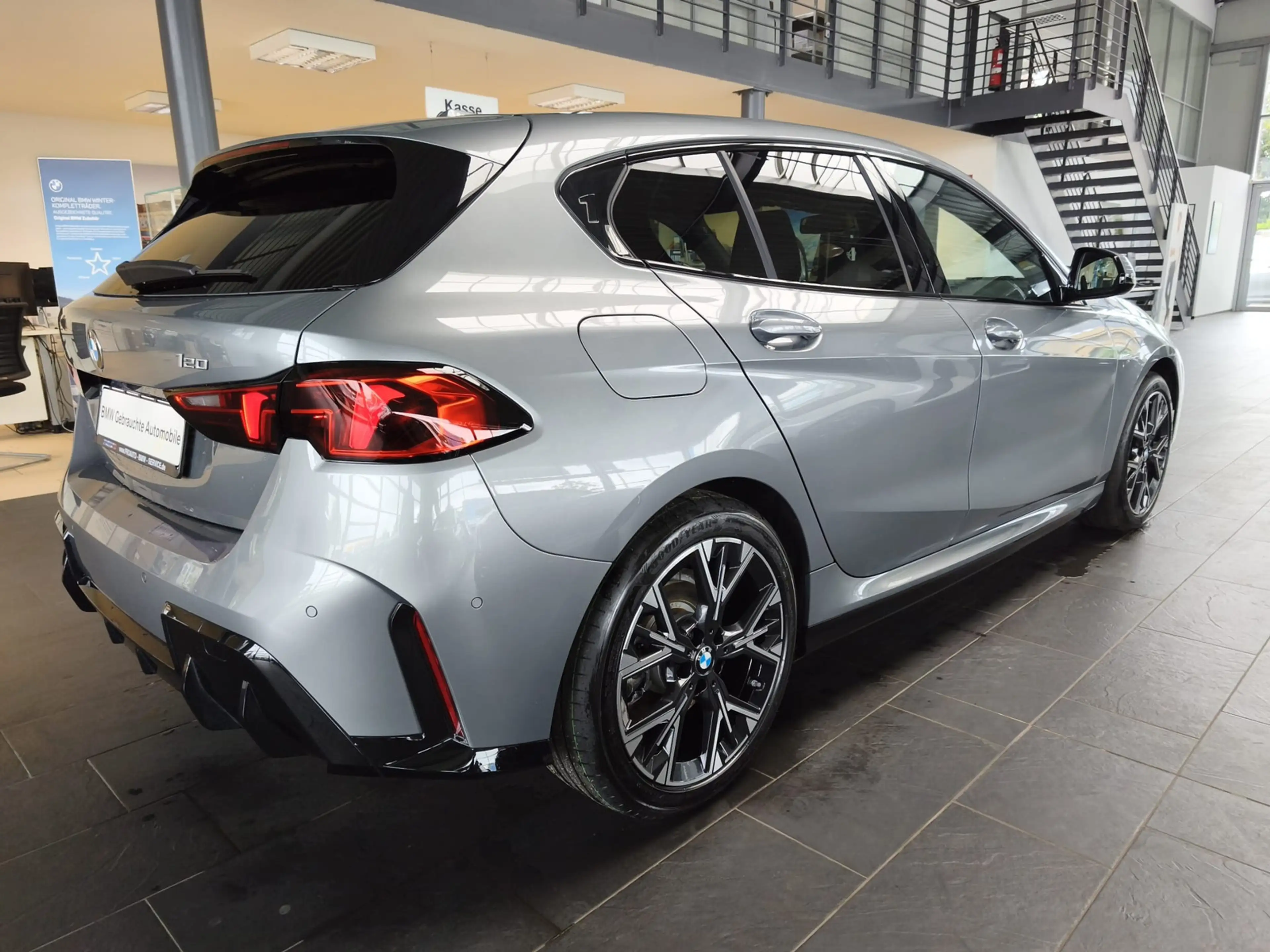 BMW 120 i M Sport Dr.As+/19"/ACC/PANO/RFK — photo 7