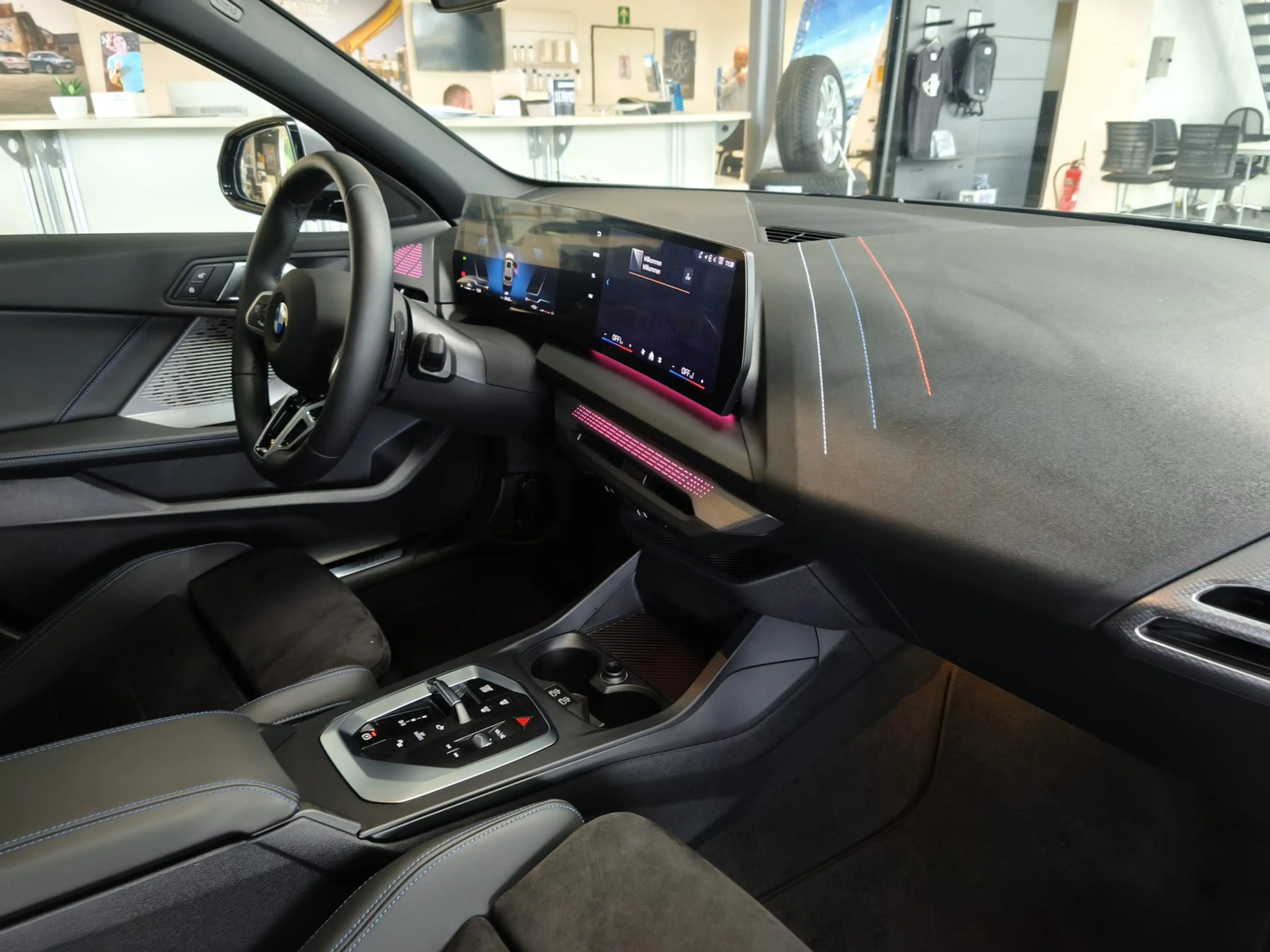 BMW 120 i M Sport Dr.As+/19"/ACC/PANO/RFK — photo 10