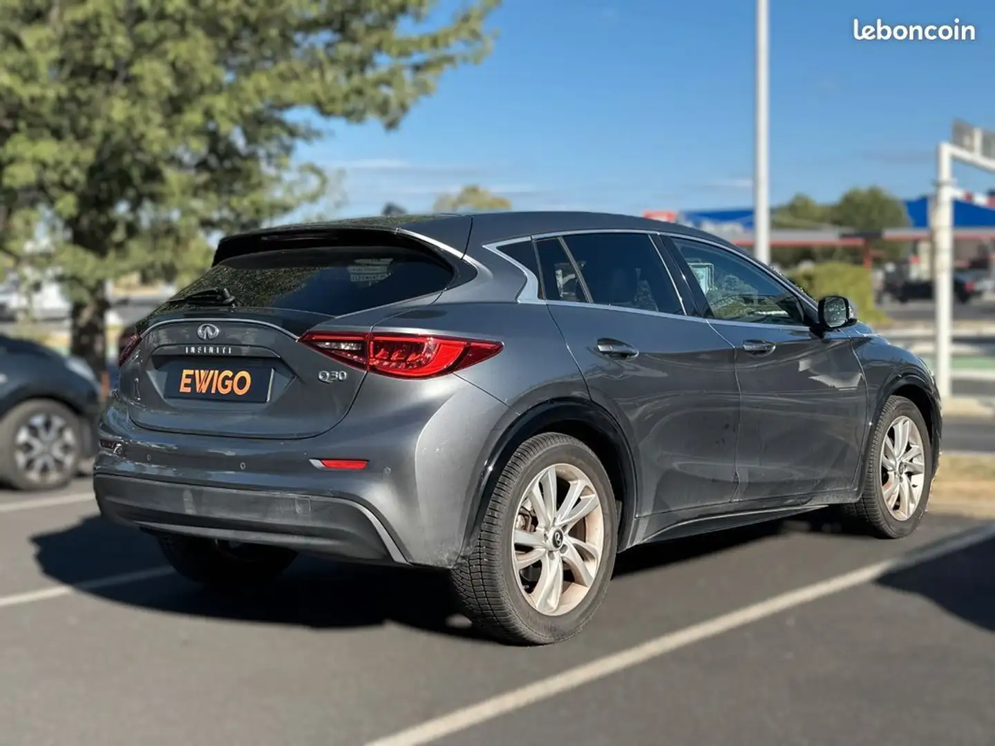 Infiniti Q30 1.5 d 110 ch business entretien complet Gris - 2