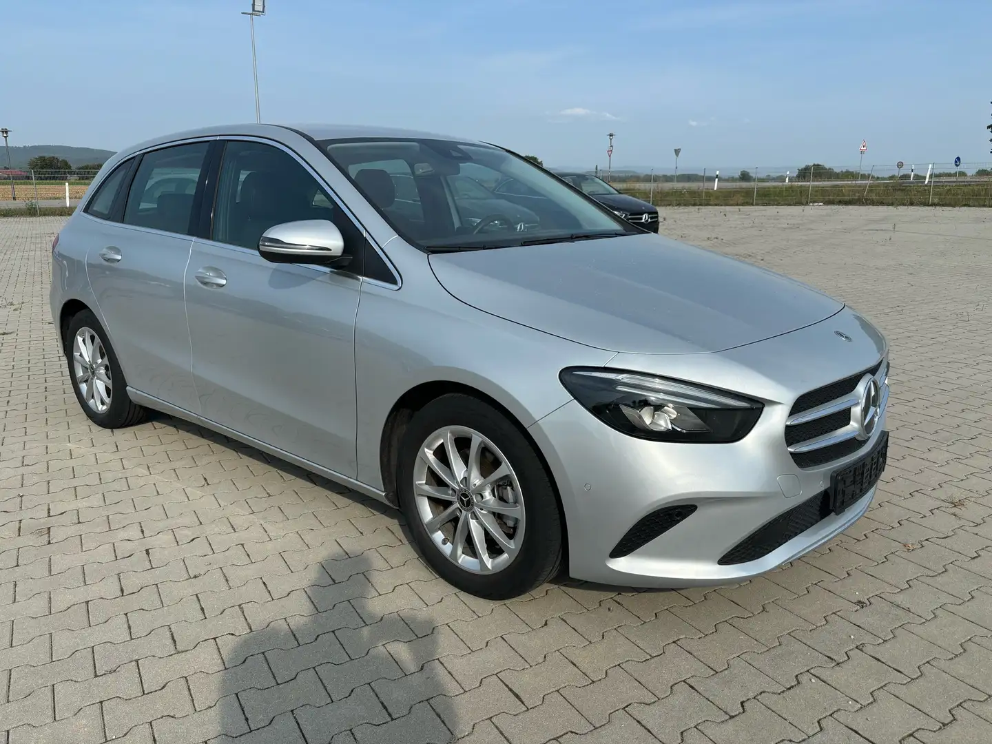 Mercedes-Benz B 180 7G-DCT Progressive Business-Paket MBUX High-END-Pa Срібний - 1