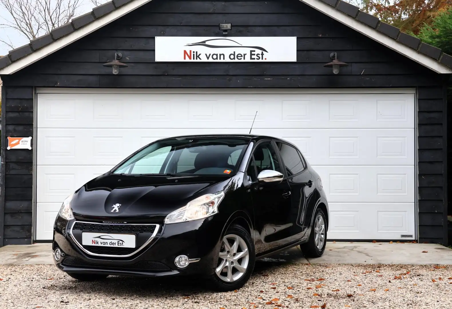 Peugeot 208 1.2 PureTech Style Pack-Clima-Trekhaak-Cruise-Navi Zwart - 1