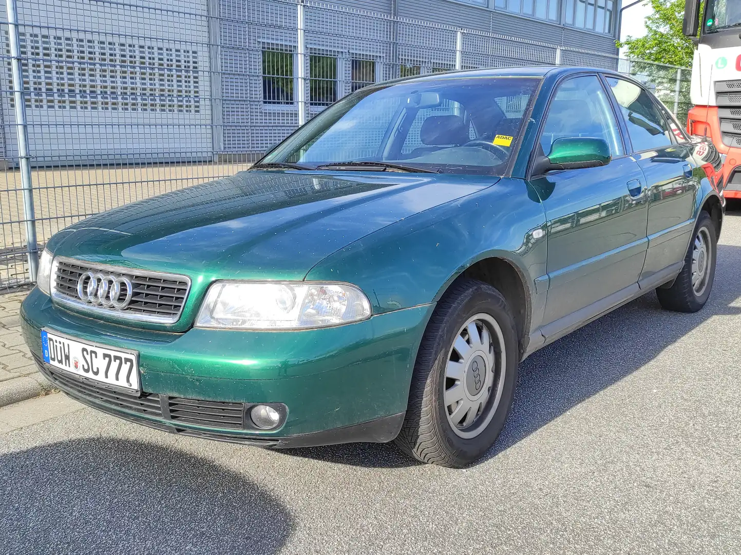 Audi A4 AUTOMATIK 1.8 KLIMAA ALLWETTER *TÜV NEU* SERVO Grün - 1