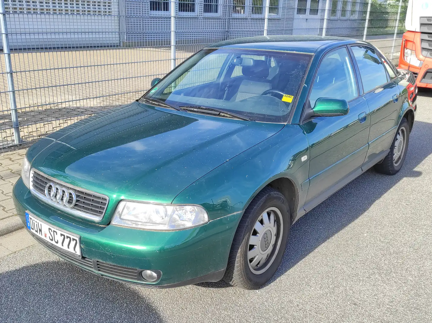 Audi A4 AUTOMATIK 1.8 KLIMAA ALLWETTER *TÜV NEU* SERVO Grün - 2