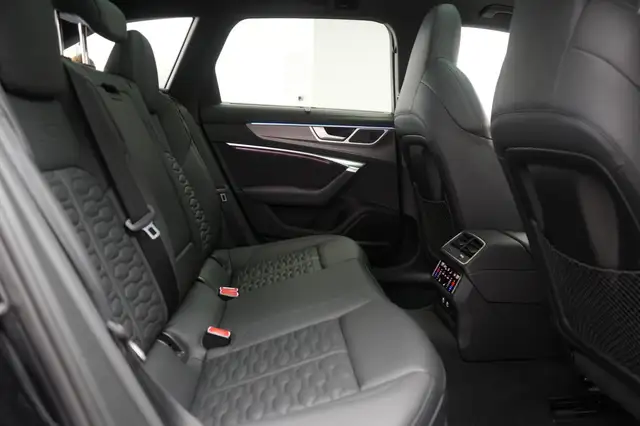 Audi RS6 view 8