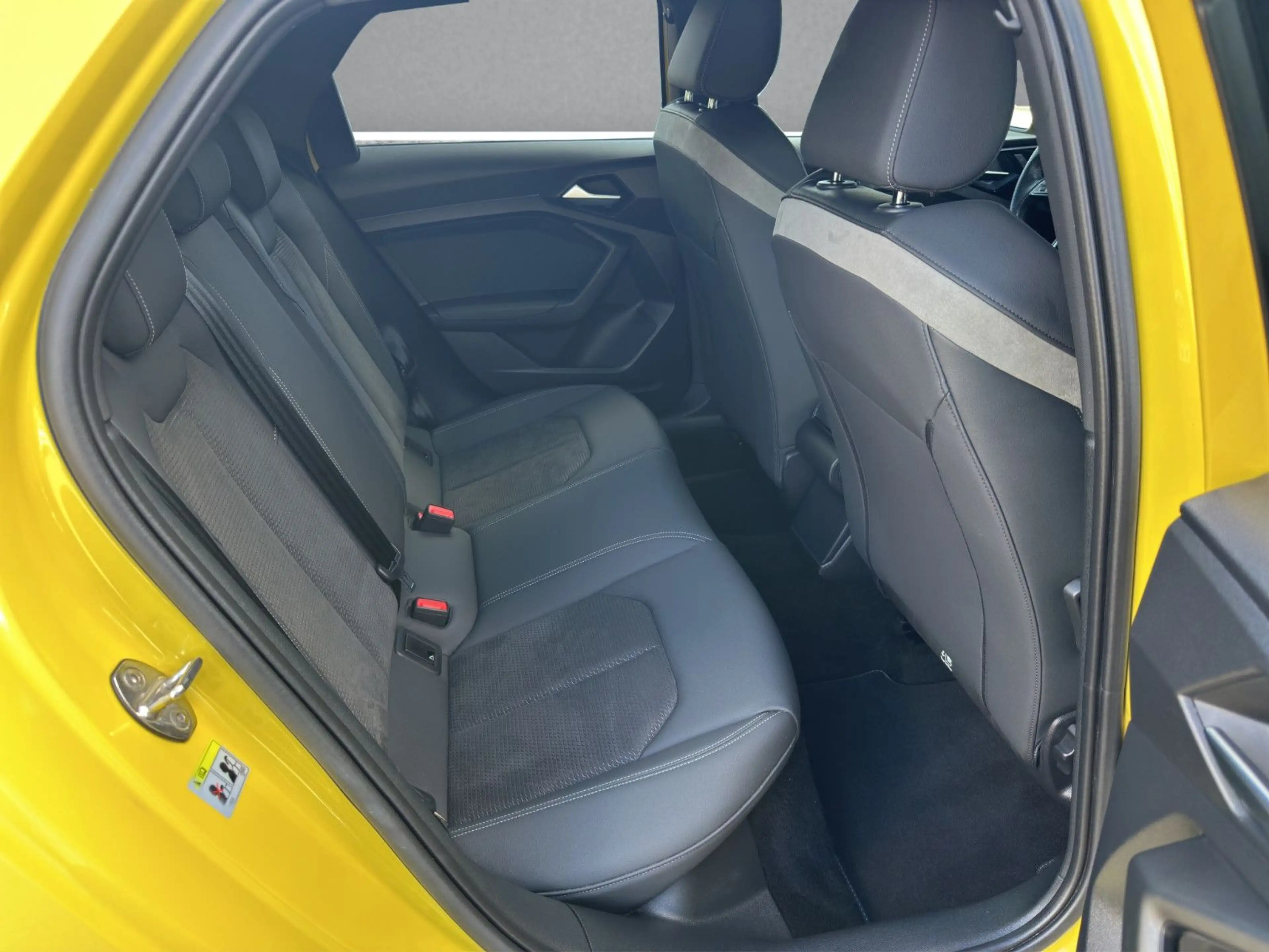 Audi A1 Sportback 35 TFSI S-Line advanced B&O — photo 14