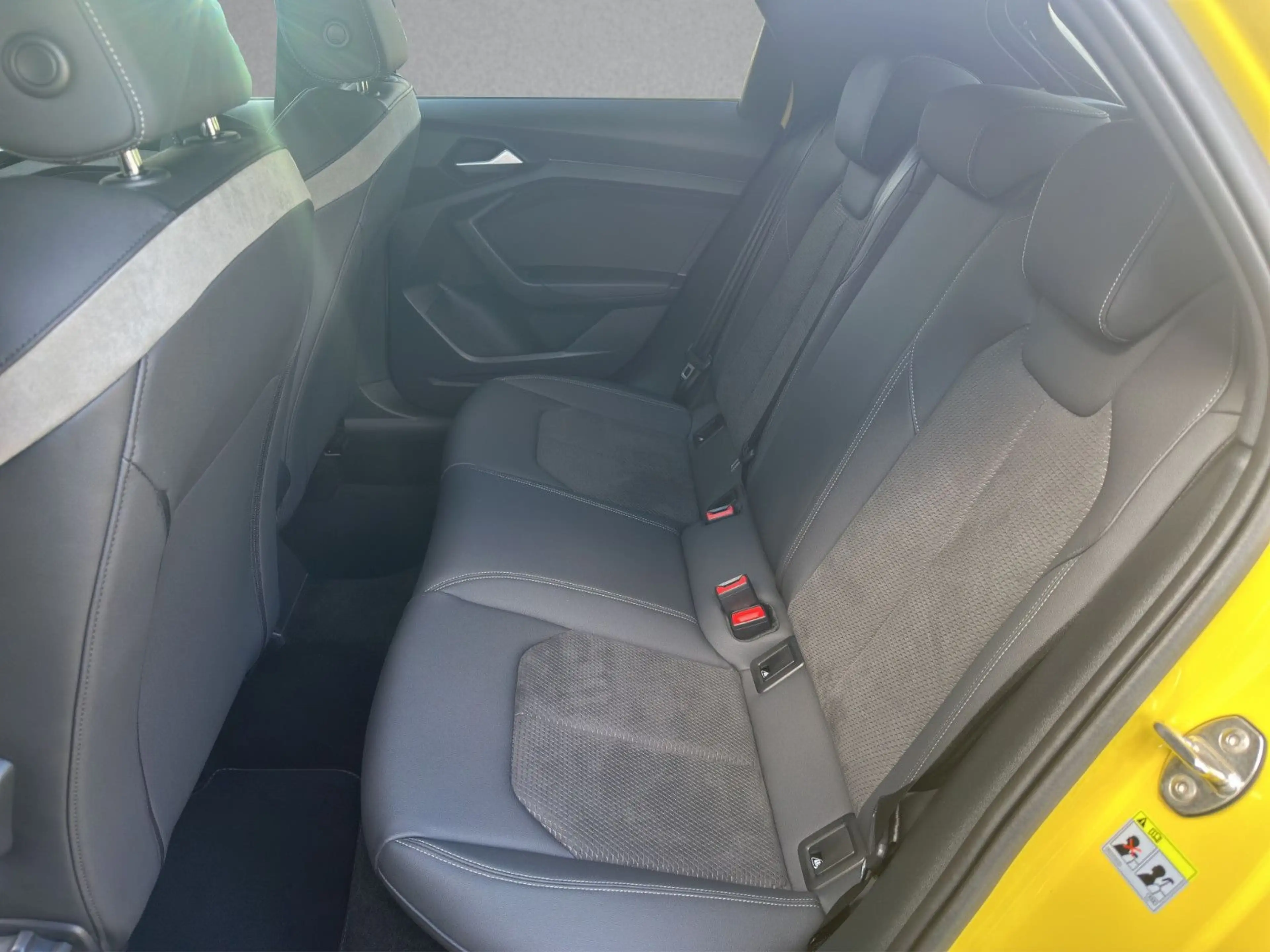 Audi A1 Sportback 35 TFSI S-Line advanced B&O — photo 13