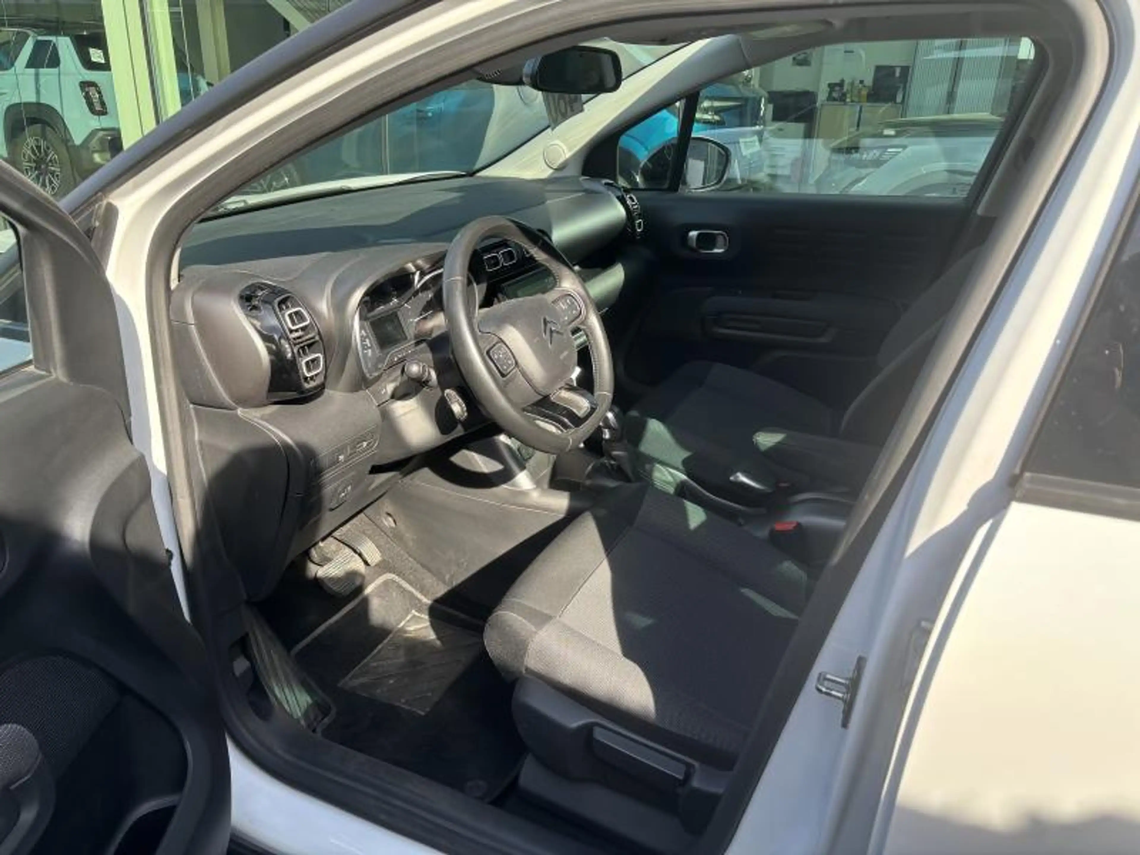 Citroen C3 Aircross shine hdi 120 auto — photo 11