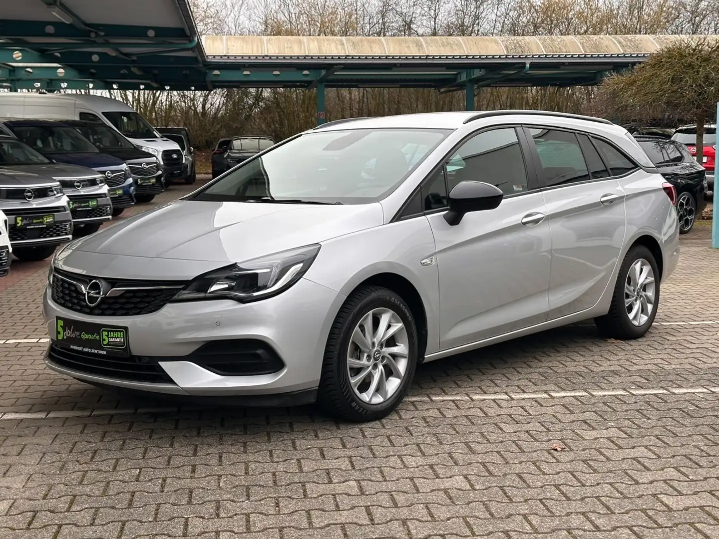 Opel Astra Sports Tourer 1.5 D Business *AHK*beh.Lenk* Silber - 2