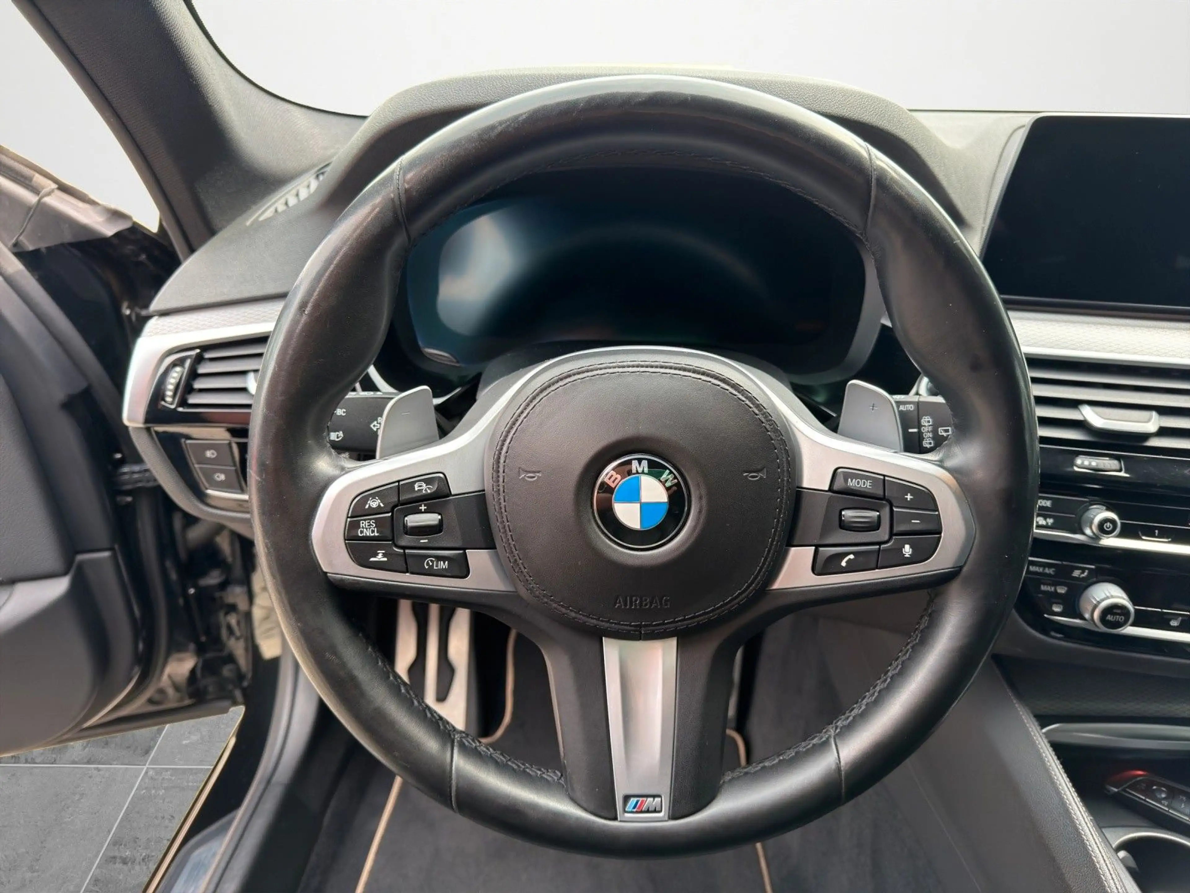 BMW 530 d xDrive M Sport Navi, AHK, Leder, 360°, WP — photo 10