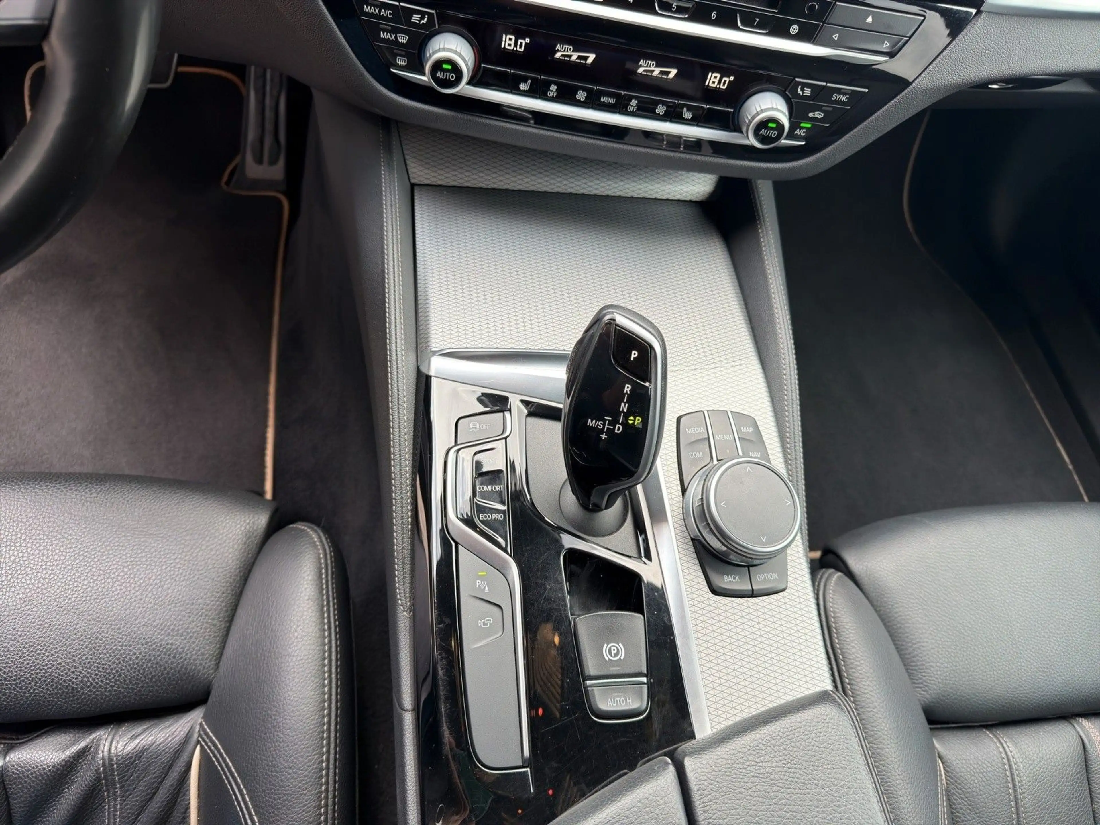BMW 530 d xDrive M Sport Navi, AHK, Leder, 360°, WP — photo 15