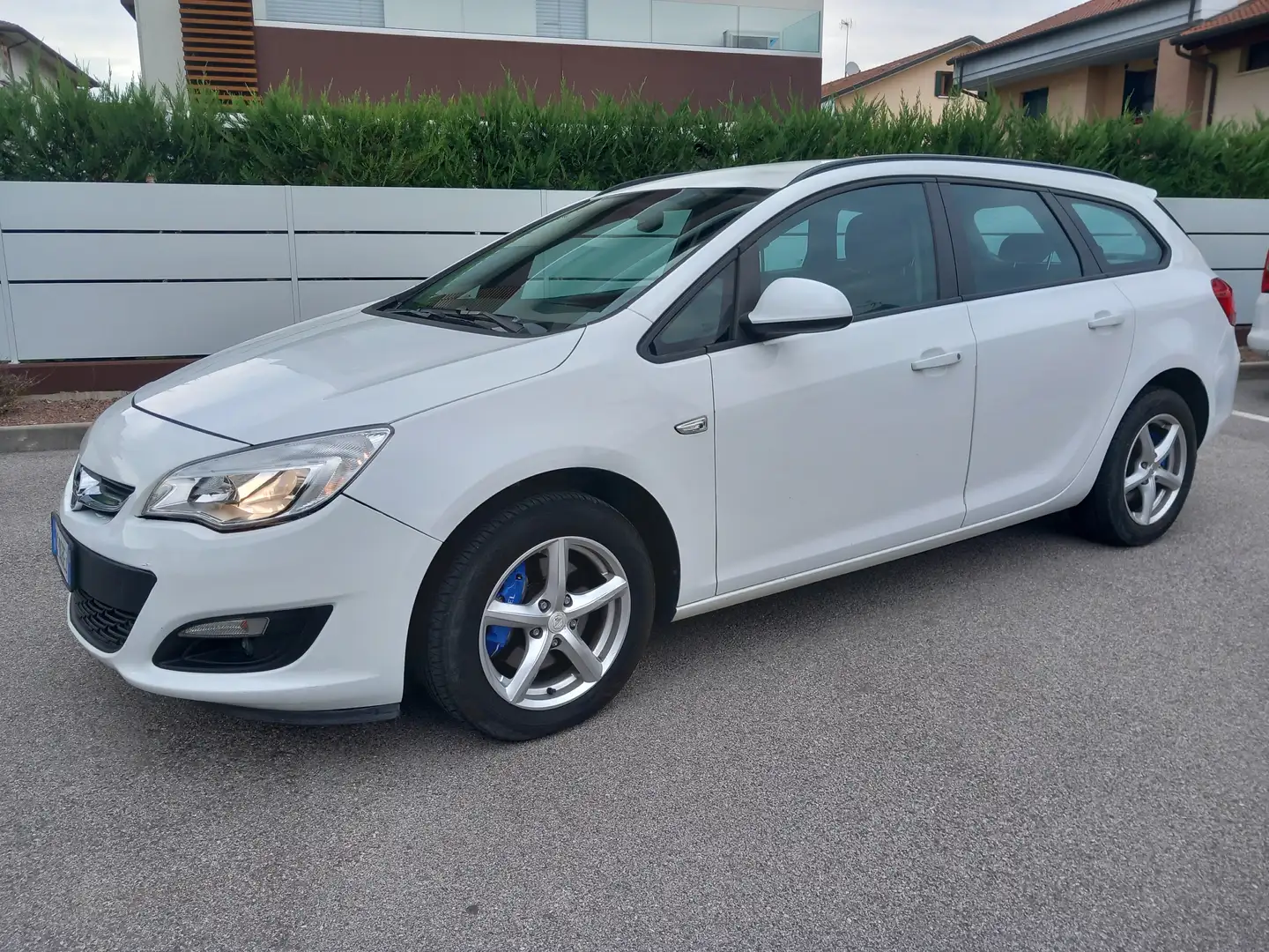 Opel Astra Sports Tourer 1.6 cdti Business a € 185mese Bianco - 2