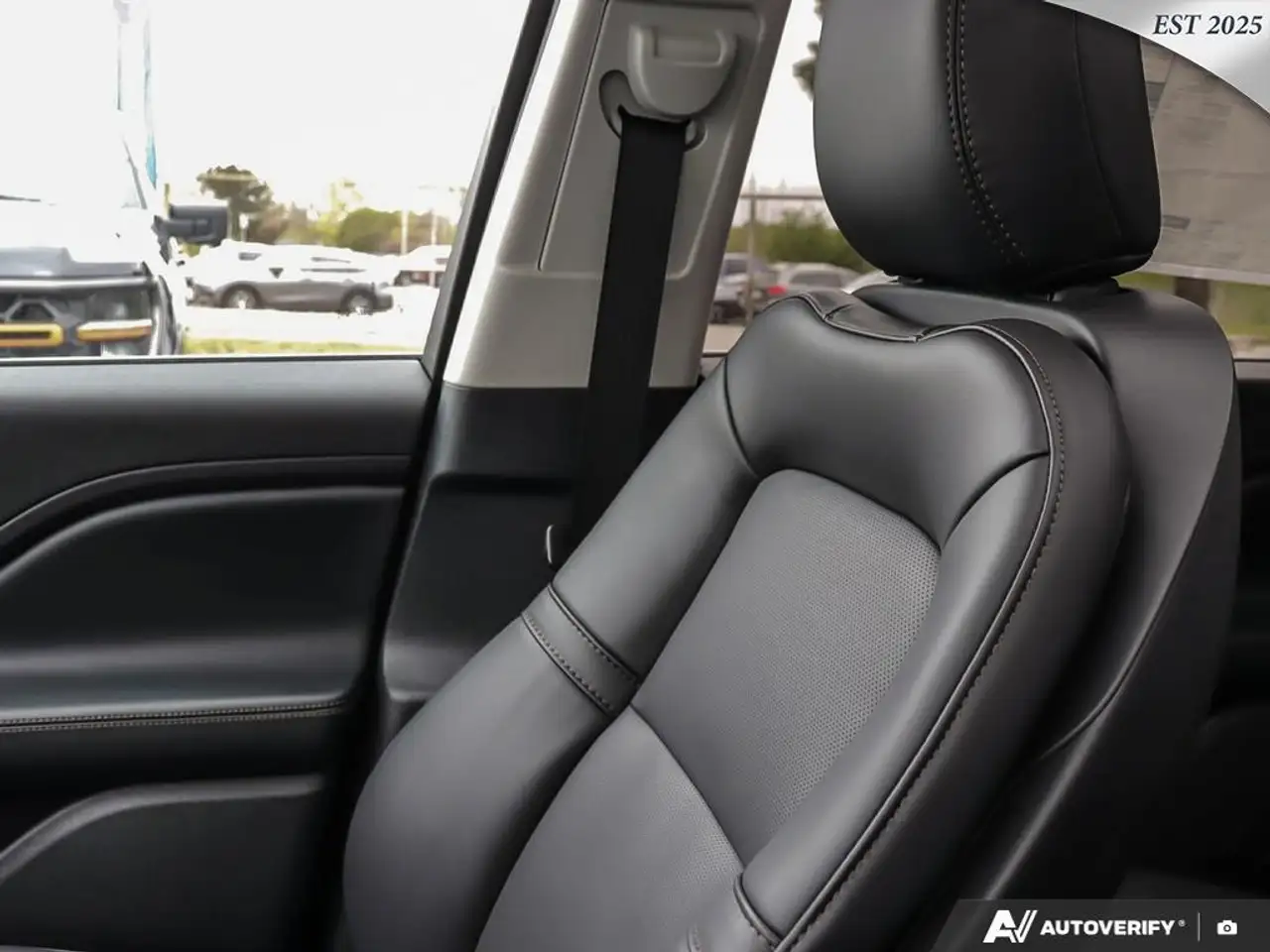 Lincoln Aviator снимка Lincoln Aviator