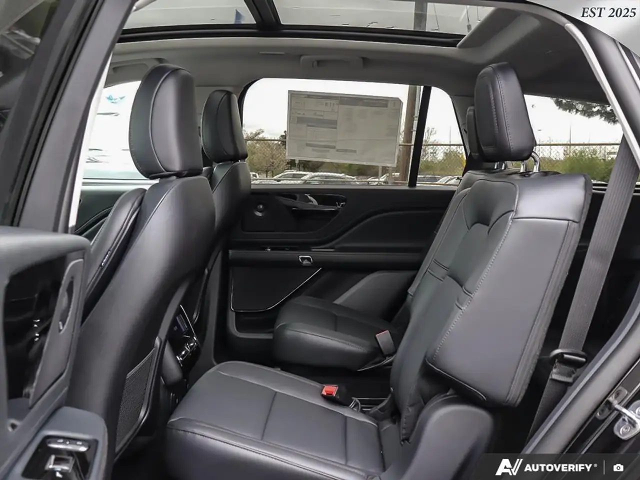 Lincoln Aviator снимка Lincoln Aviator