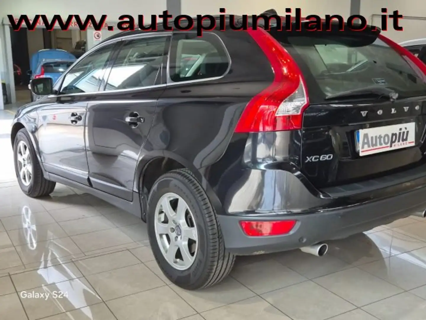 Volvo XC60 XC60 2.4 d4 (d3) Kinetic awd 163cv geartronic Noir - 2