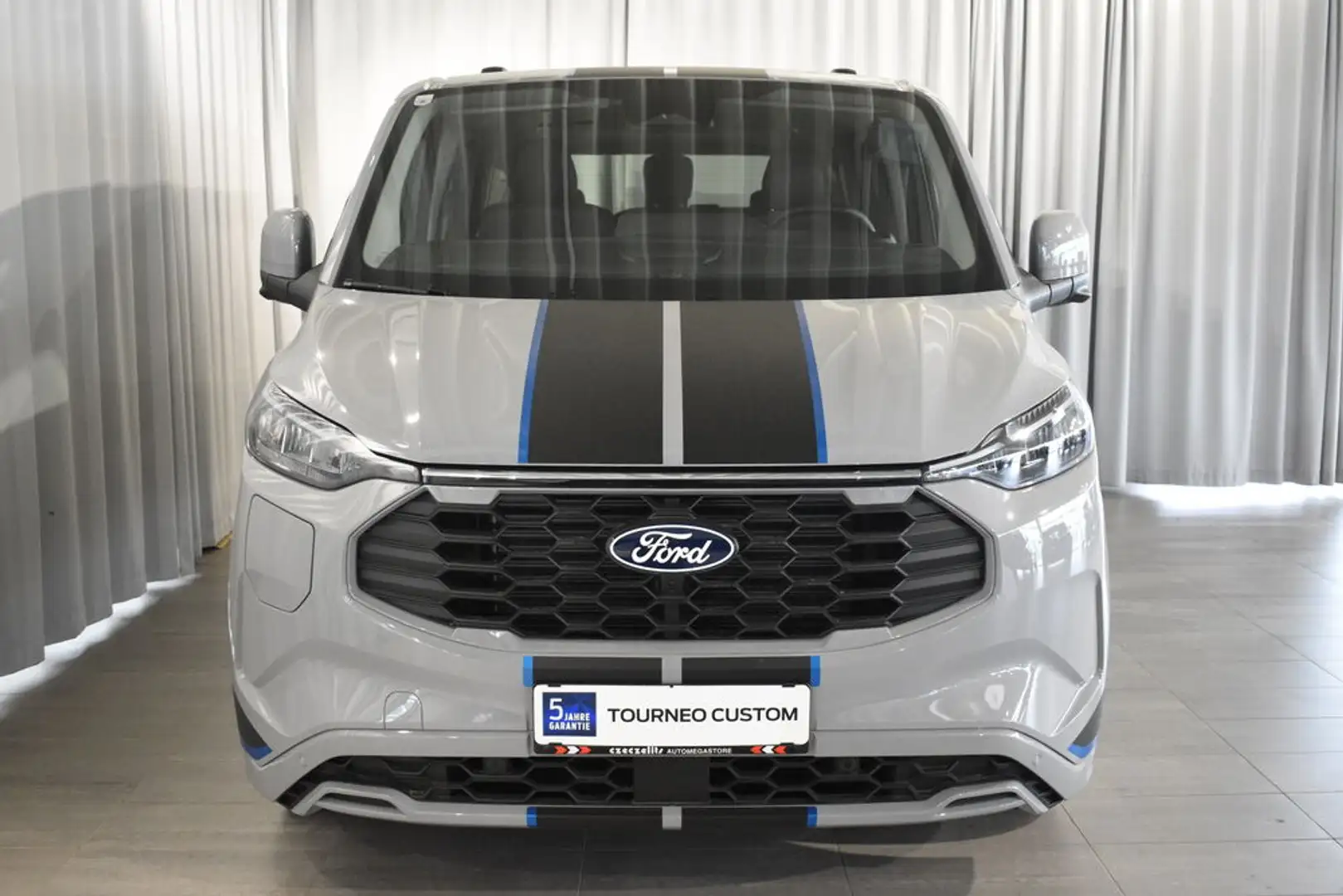 Ford Tourneo Custom Bus 2.5 PHEV 340 L1H1 FWD Sport Aut Grijs - 2