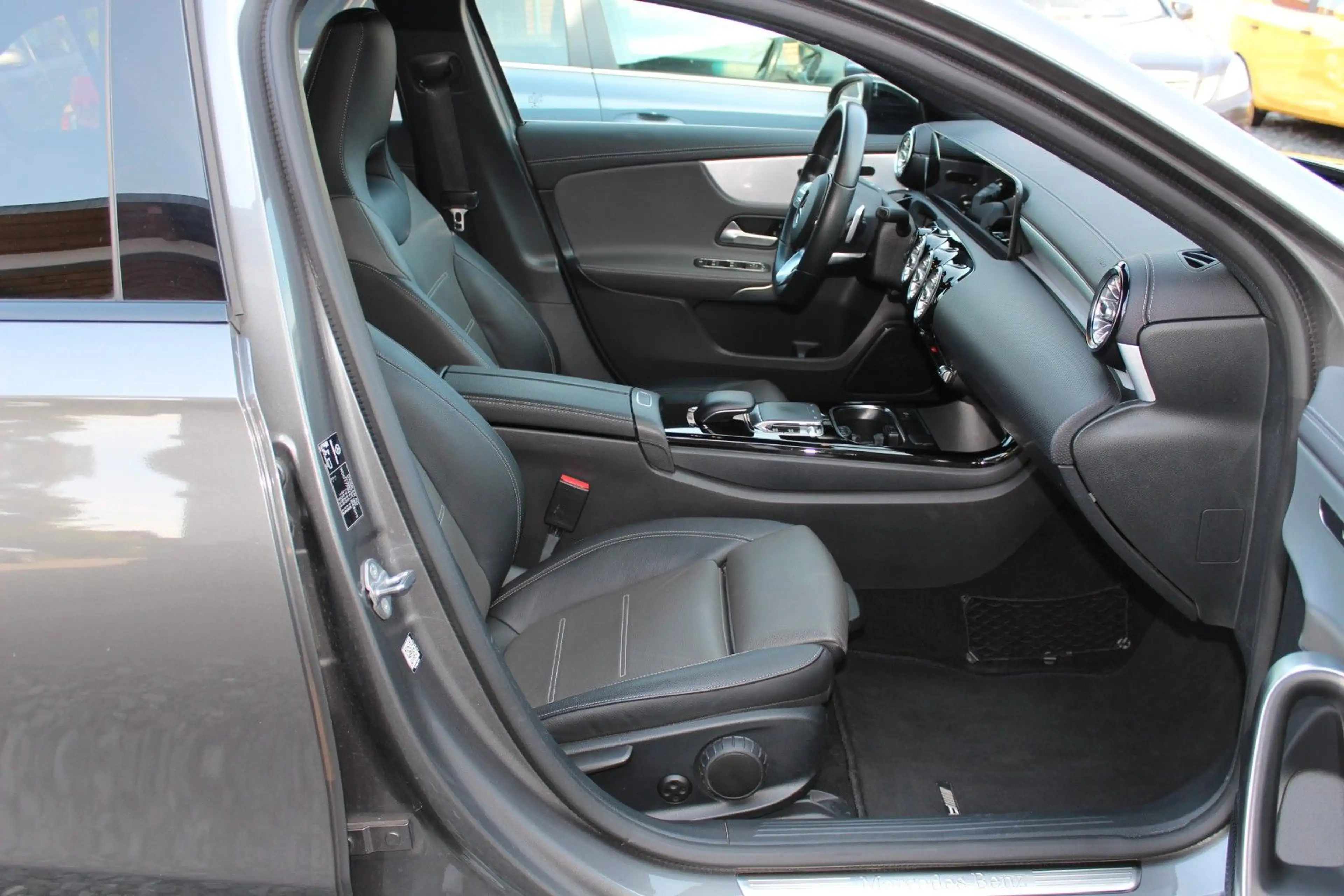 Mercedes-Benz A 250 AMG-Line, Automatic, LED, Navi, 2.Hand — photo 15