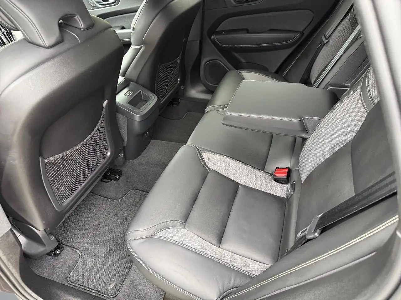 Volvo XC60 Plus Dark 2WD, миниатюра 8