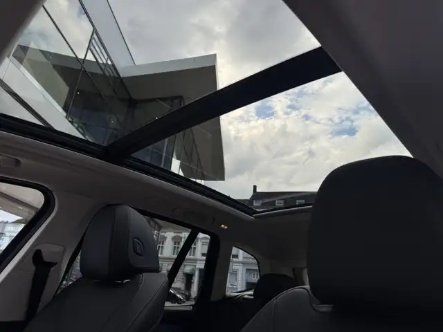 BMW X3 view 8