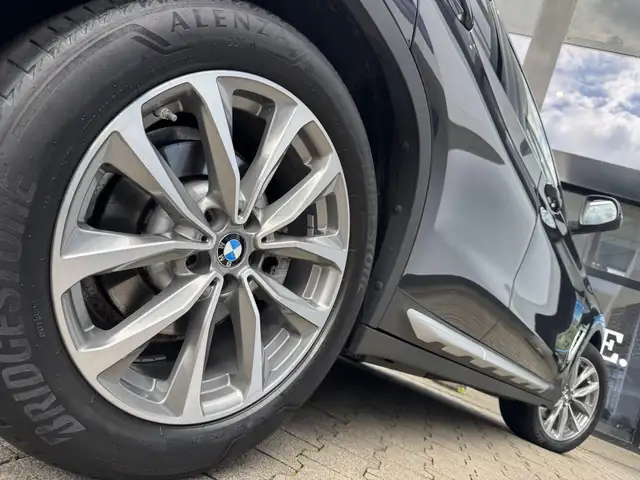 BMW X3 view 4