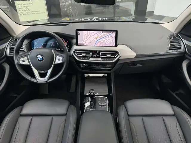 BMW X3 view 3