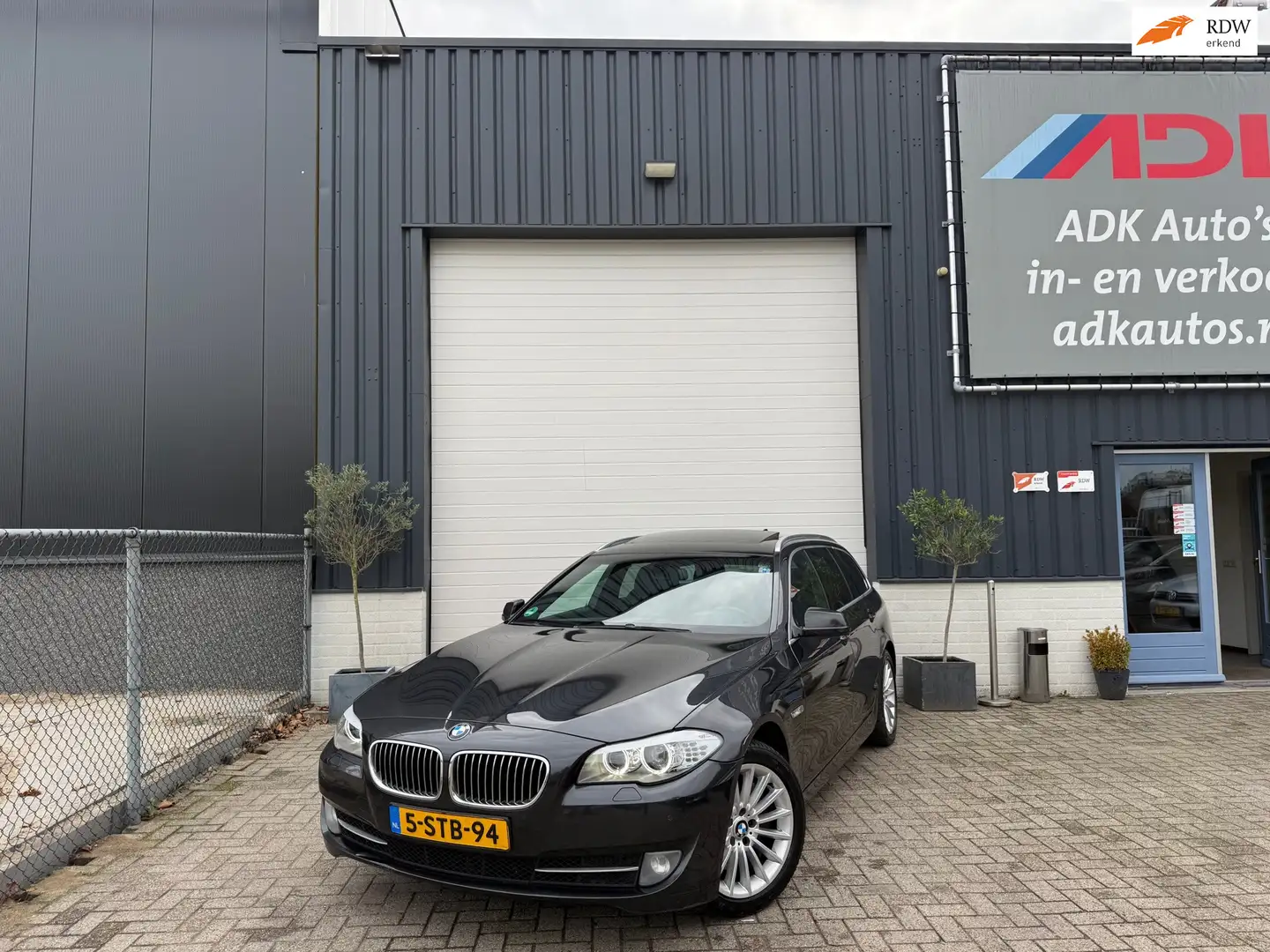 BMW 535 5-serie Touring 535xd High Executive PANO/NAVI/TRE Grau - 1