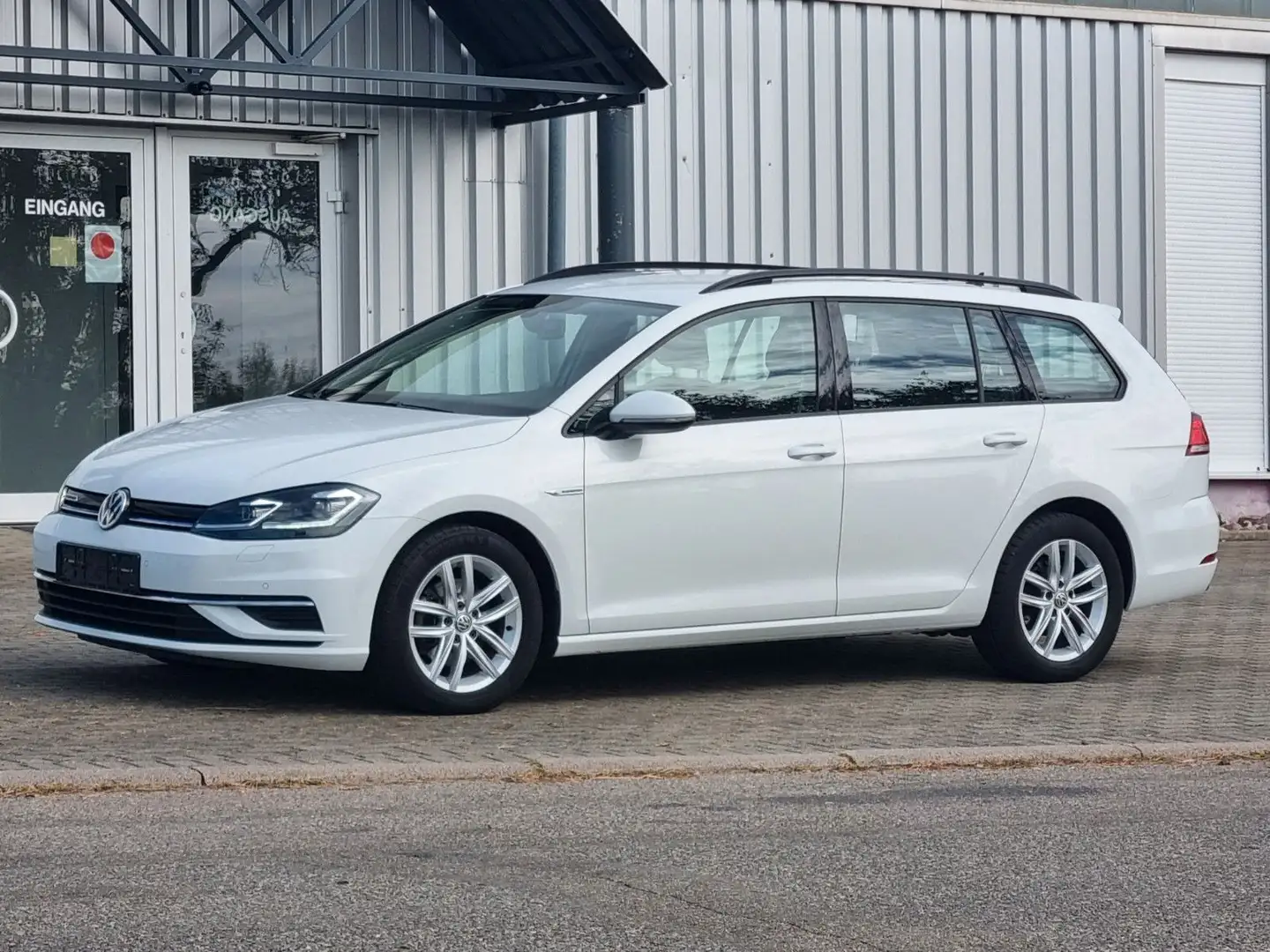 Volkswagen Golf VII Comfortline TGI ERDGAS-BENZIN/NAVI/LED Weiß - 1