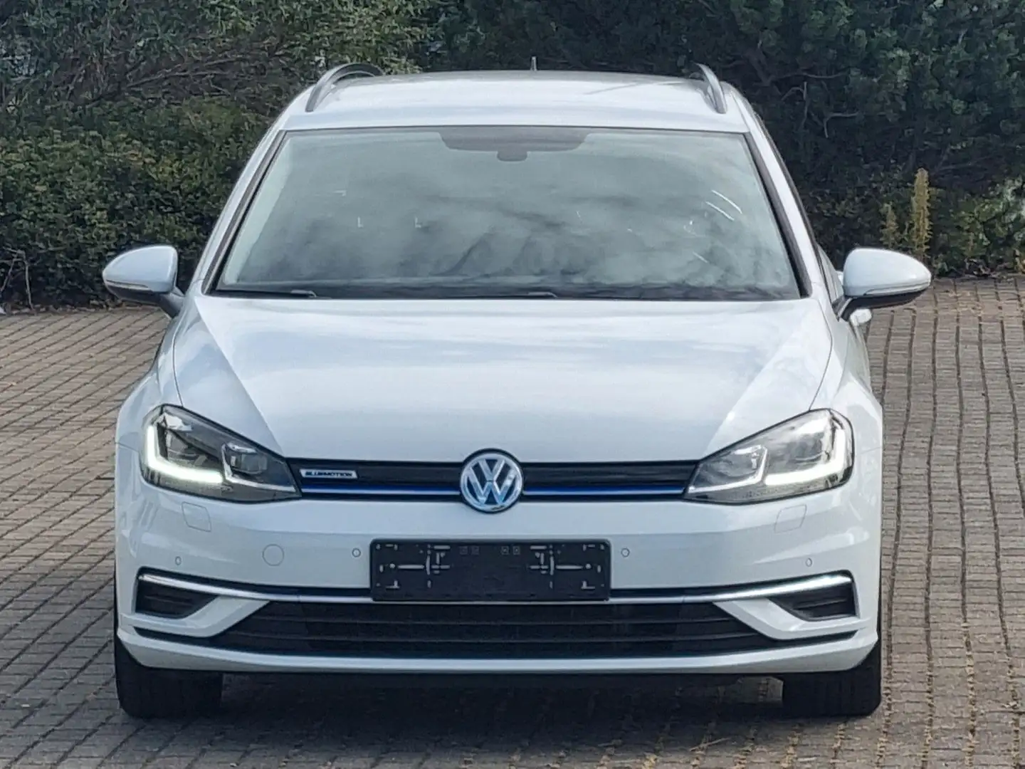 Volkswagen Golf VII Comfortline TGI ERDGAS-BENZIN/NAVI/LED Weiß - 2