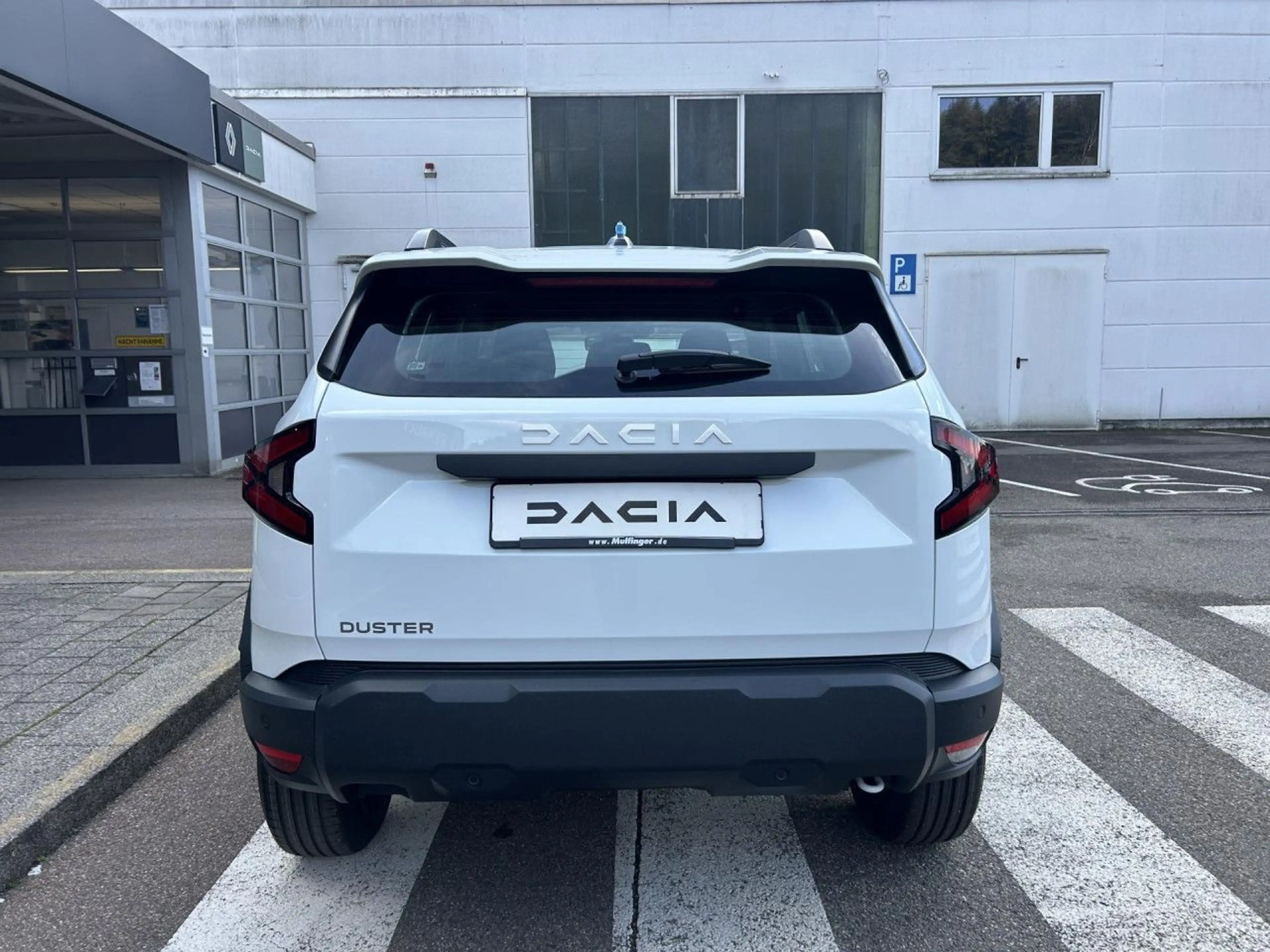 Dacia Duster Essential Eco-G 120 KLIMA EINPARKHILFE — photo 9