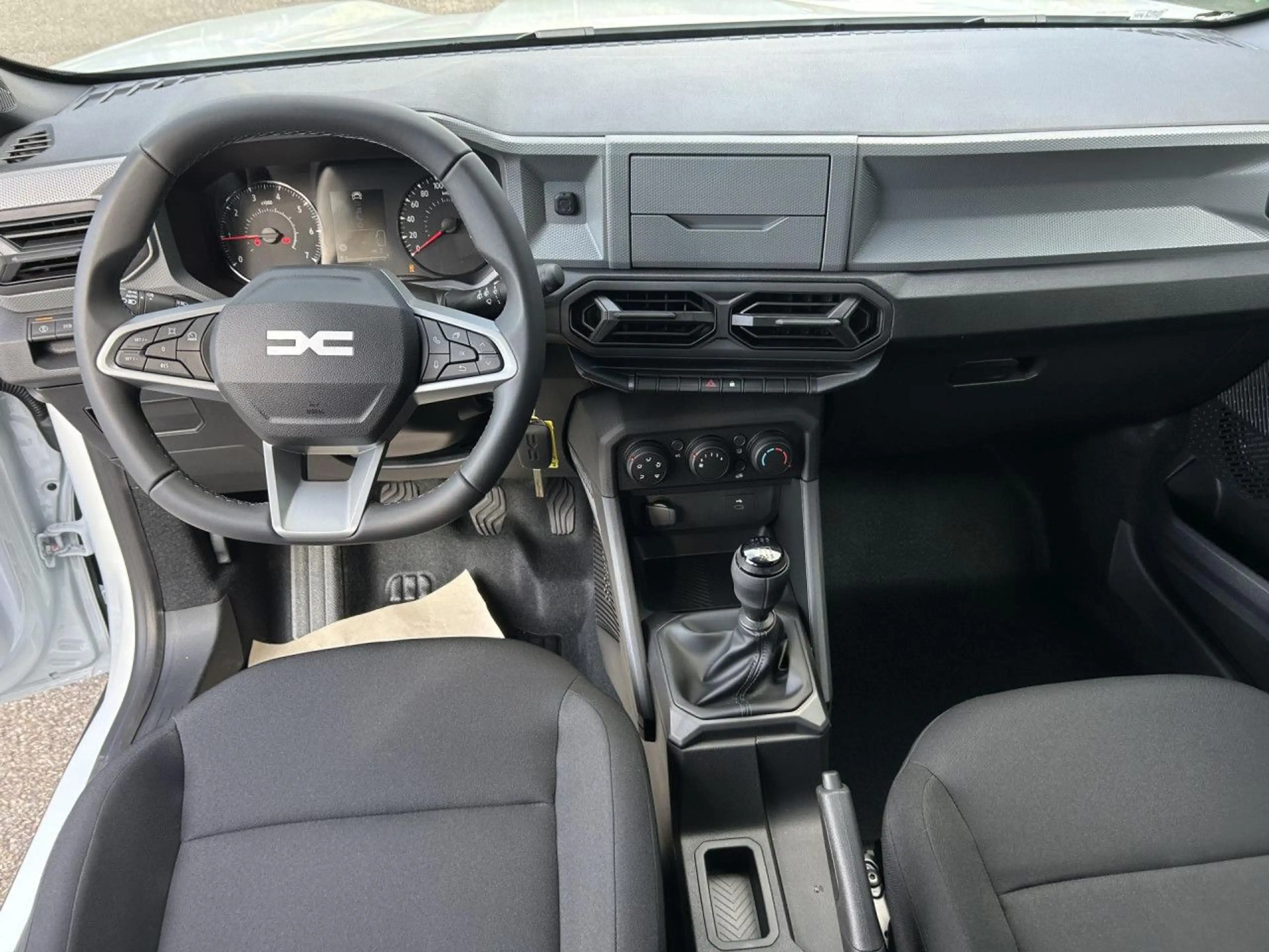 Dacia Duster Essential Eco-G 120 KLIMA EINPARKHILFE — photo 11